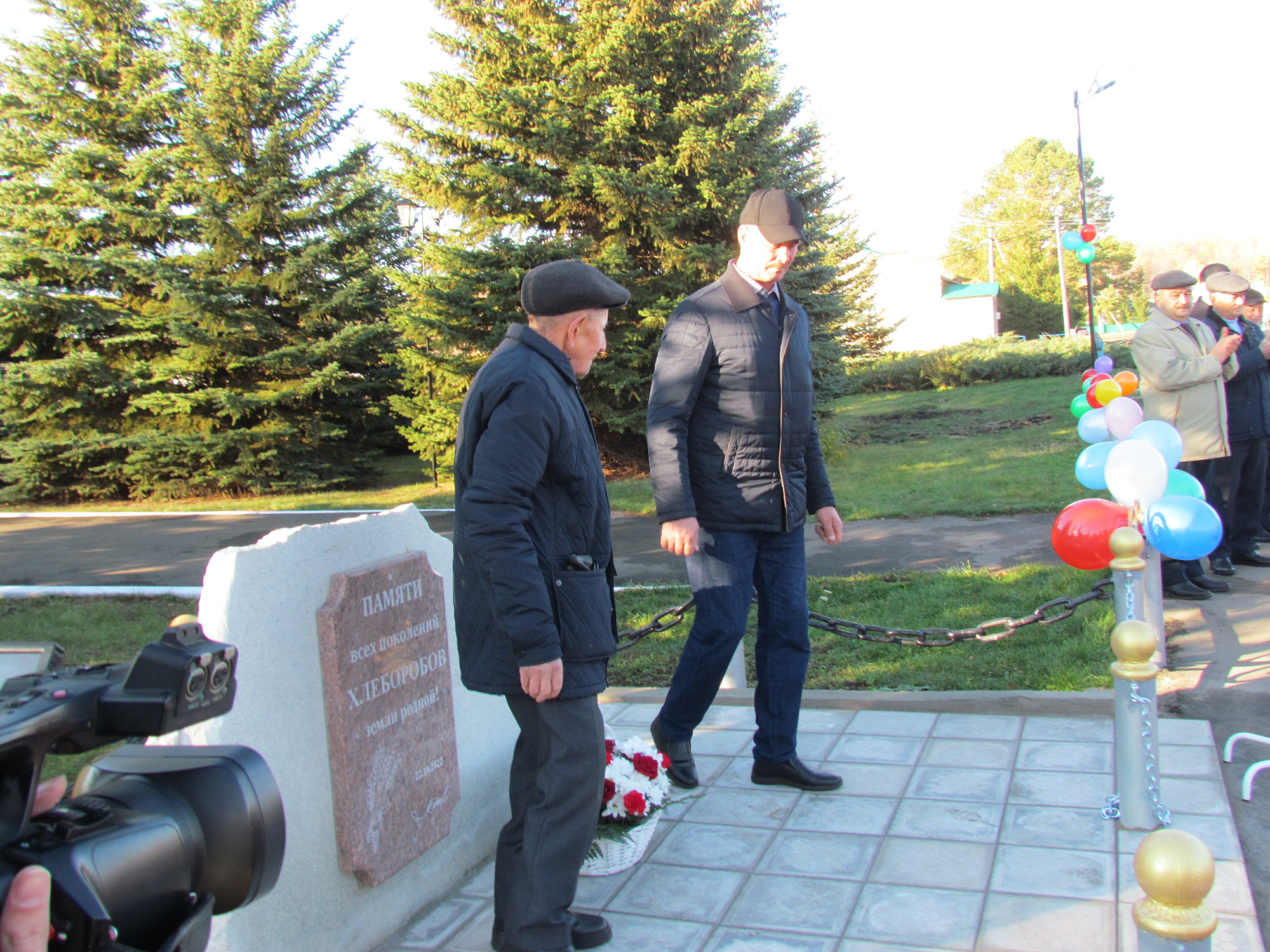 В селе Абдрашитово Альшеевского района Башкирии открыли памятник сельскому труженику