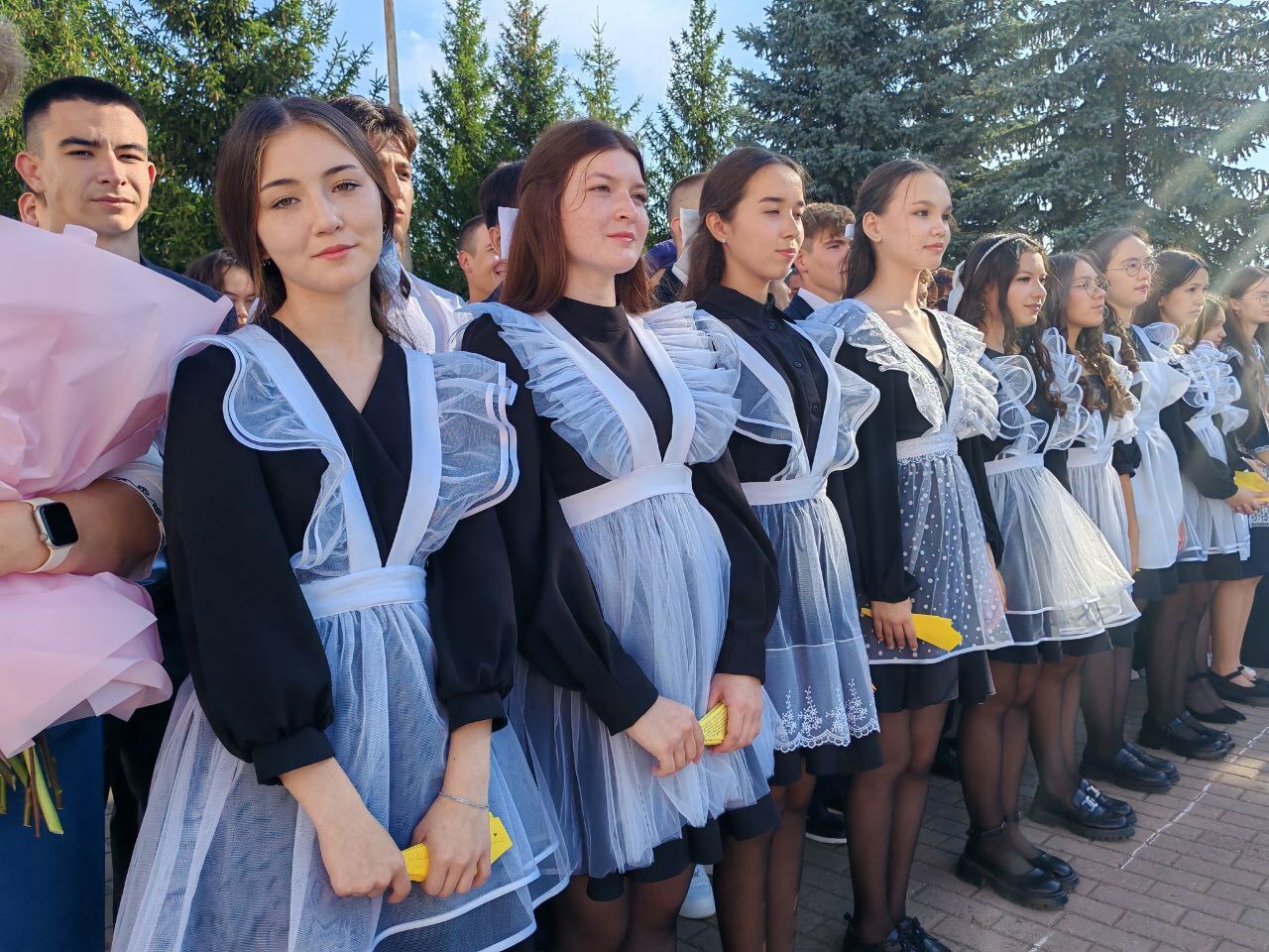 Премьер-министр Башкирии поздравил школьников и студентов с 1 сентября