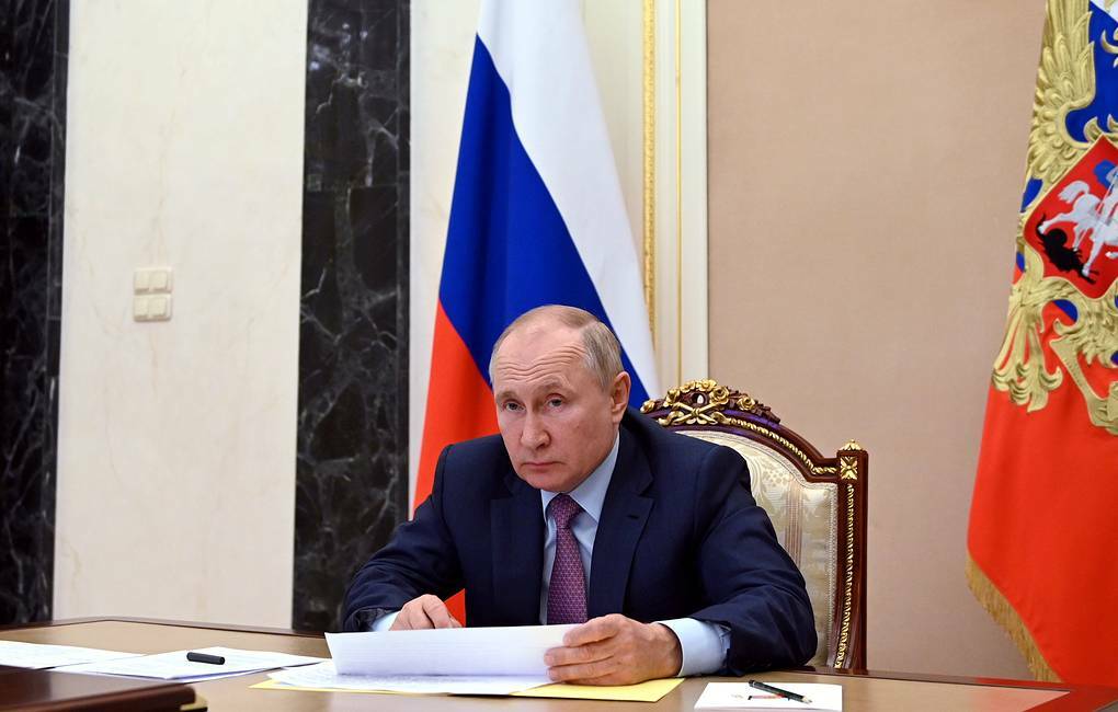 Путин призвал реагировать на меняющуюся ситуацию с пандемией