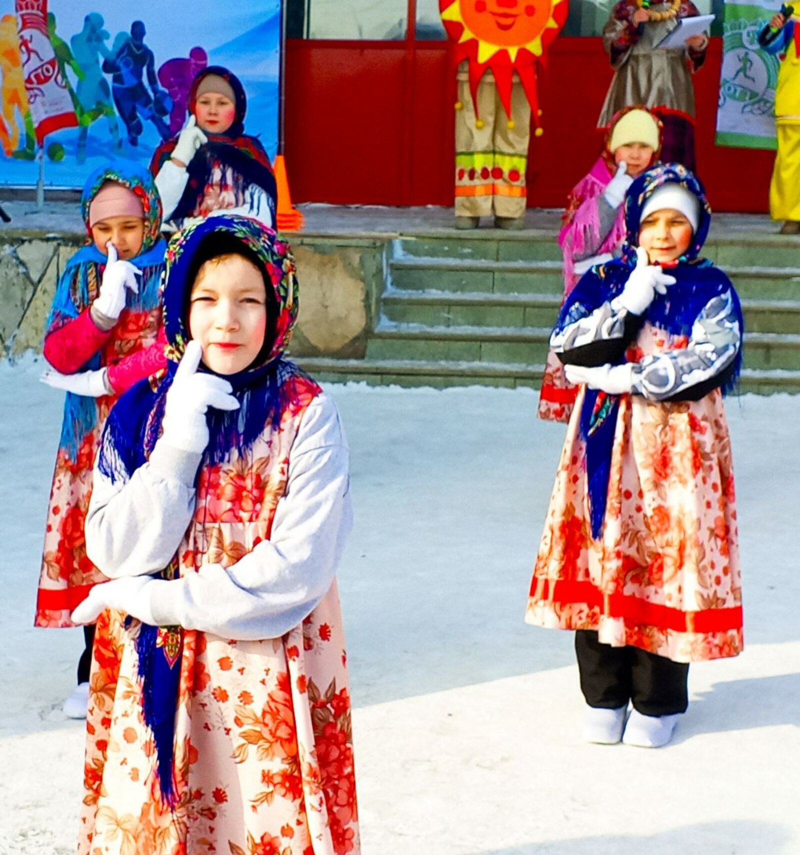 С зимой простились - весне поклонились!