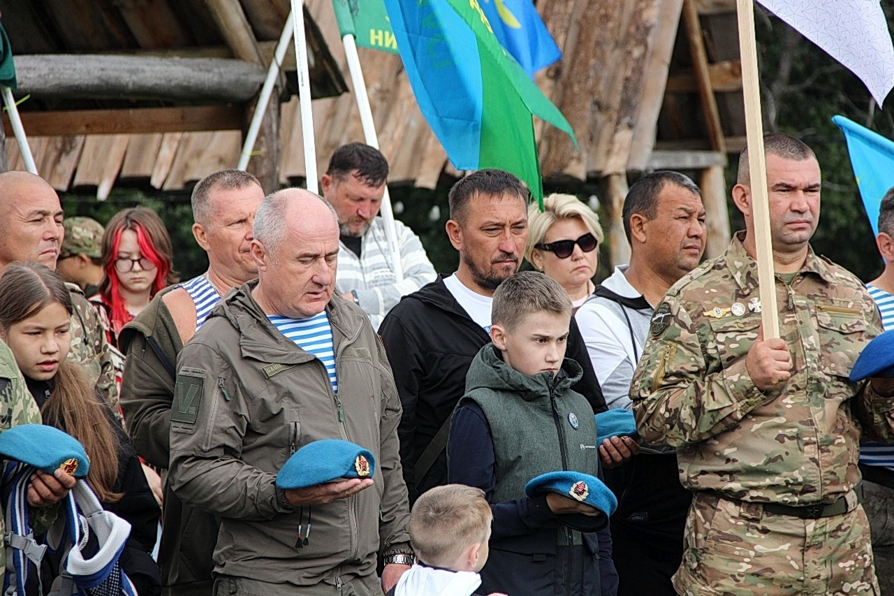 В Башкортостане ветераны СВО отметили 95-летие ВДВ у подножия Торатау