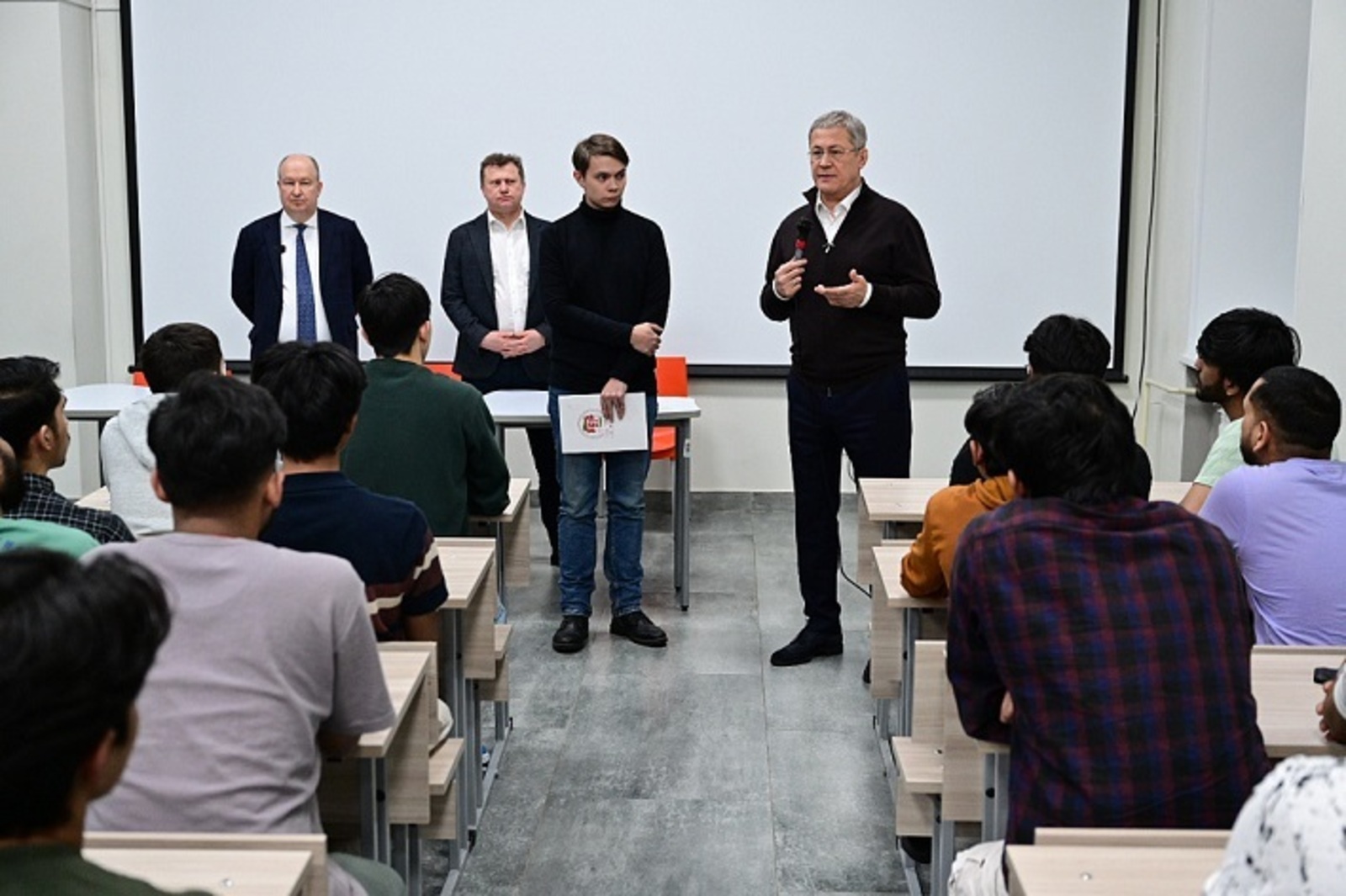 Хабиров извинился перед индийскими студентами