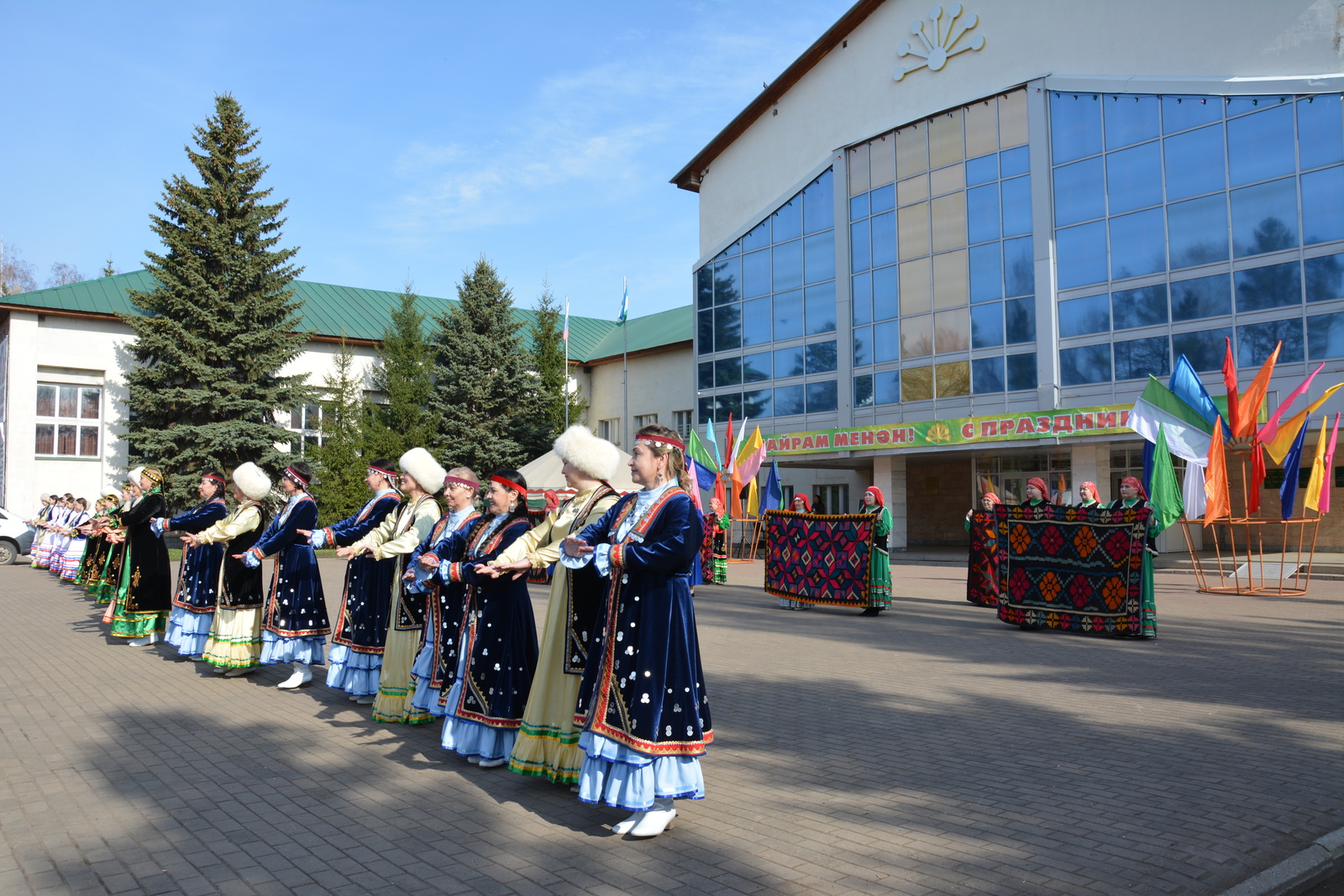 Связывает века волшебная нить народных мастериц