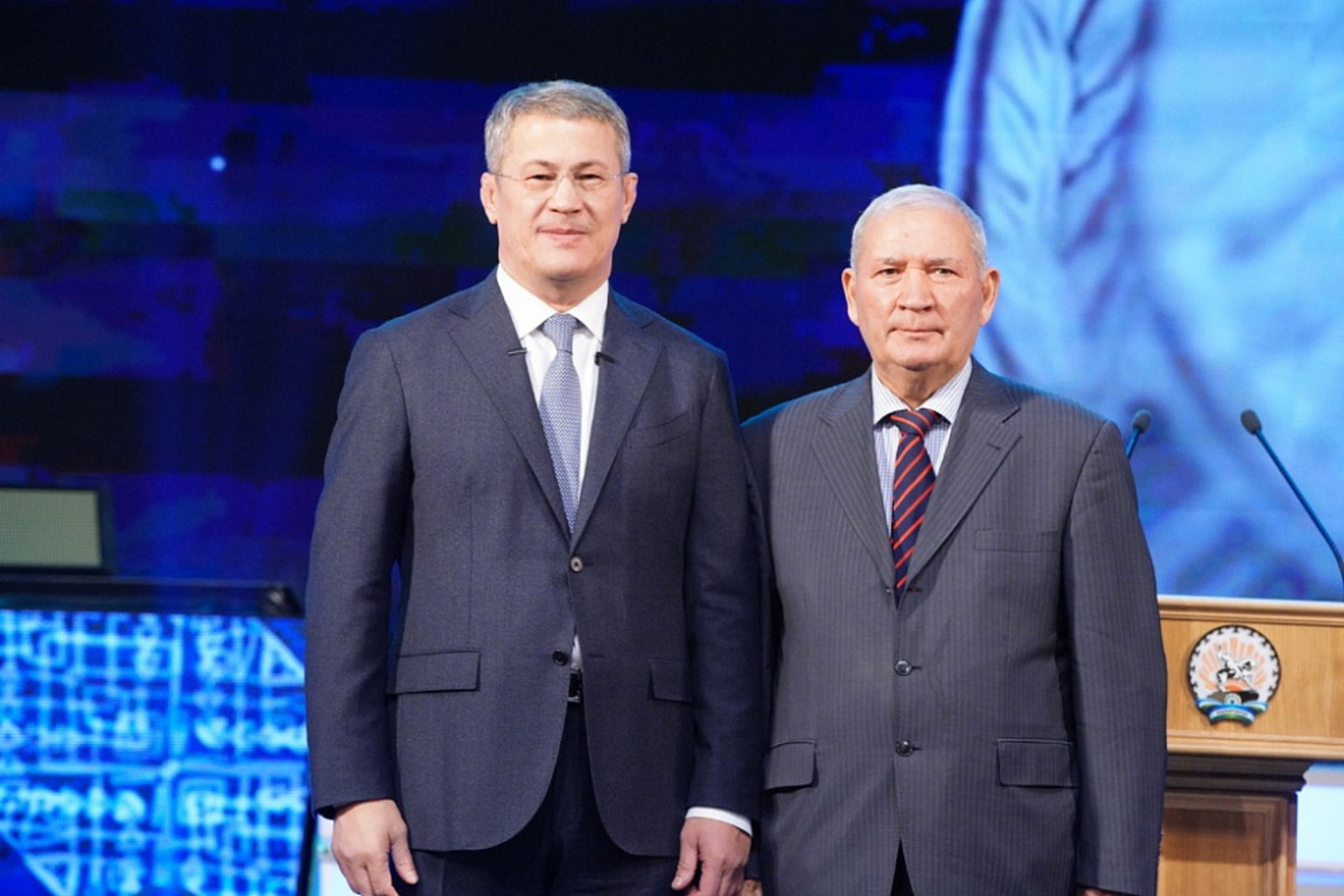 Радий Хабиров наградил медалью «За трудовую доблесть» нашего земляка Амирхана Самирханова