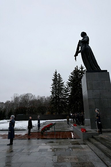 Владимир Путин принял участие в памятных мероприятиях, посвящённых 80-й годовщине прорыва блокады Ленинграда