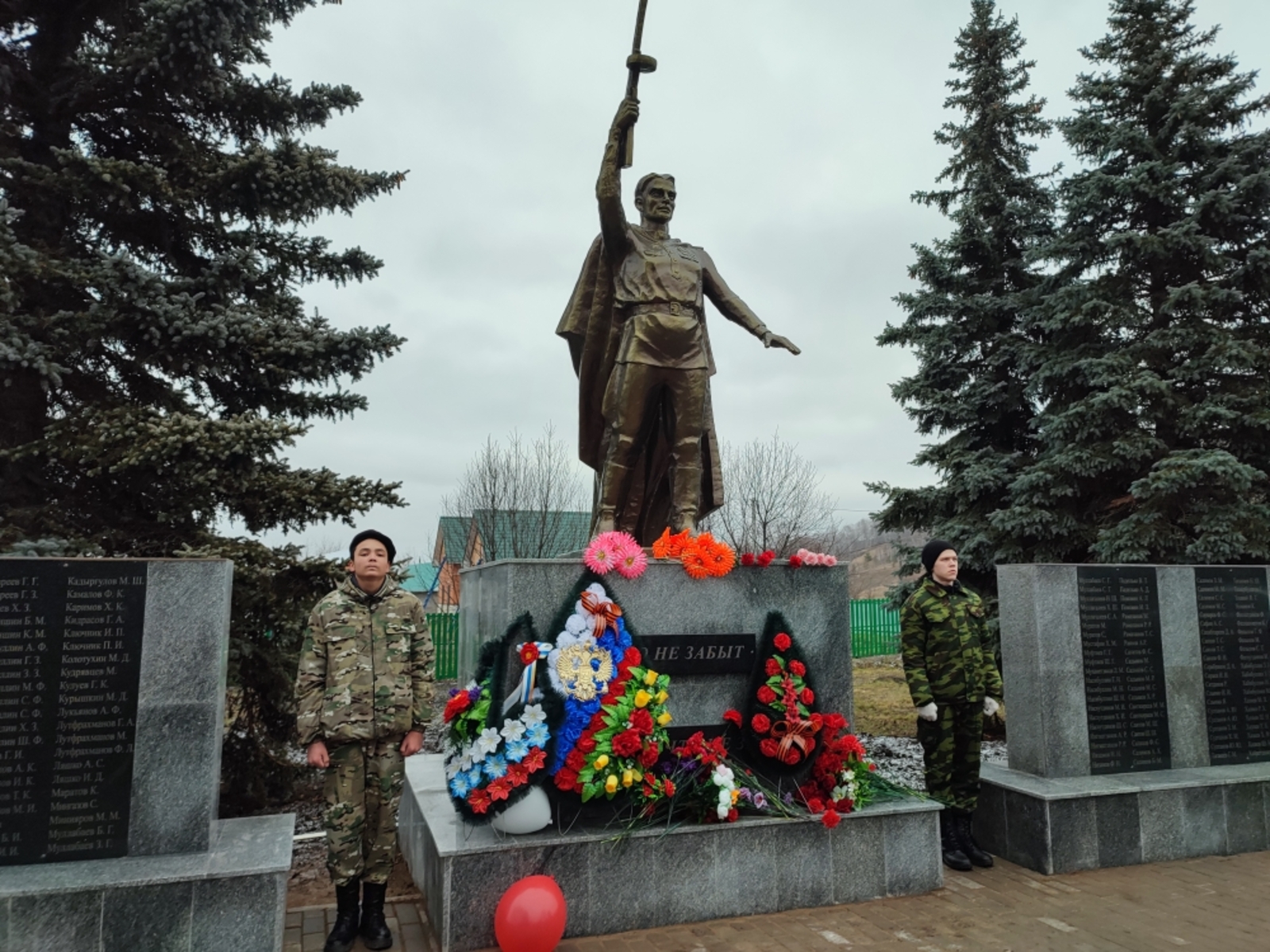 Еще в одном селе Альшеевского района открыли памятник фронтовикам