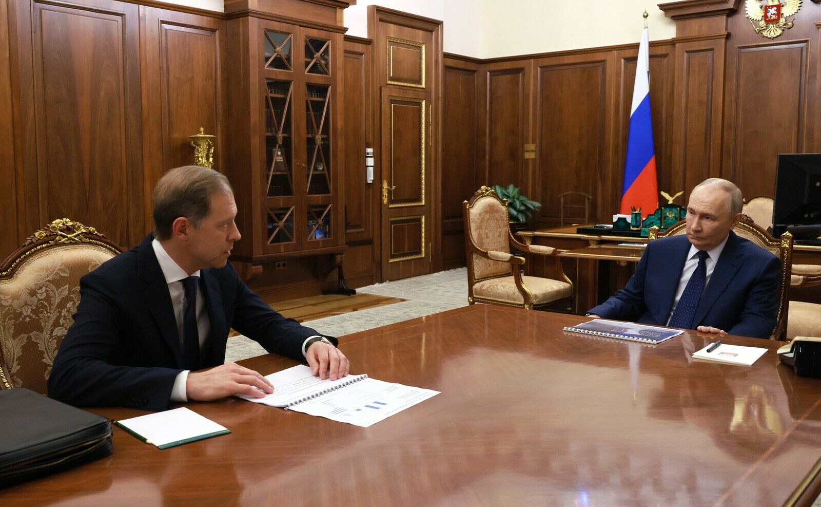 Путин обсудил с Мантуровым итоги года