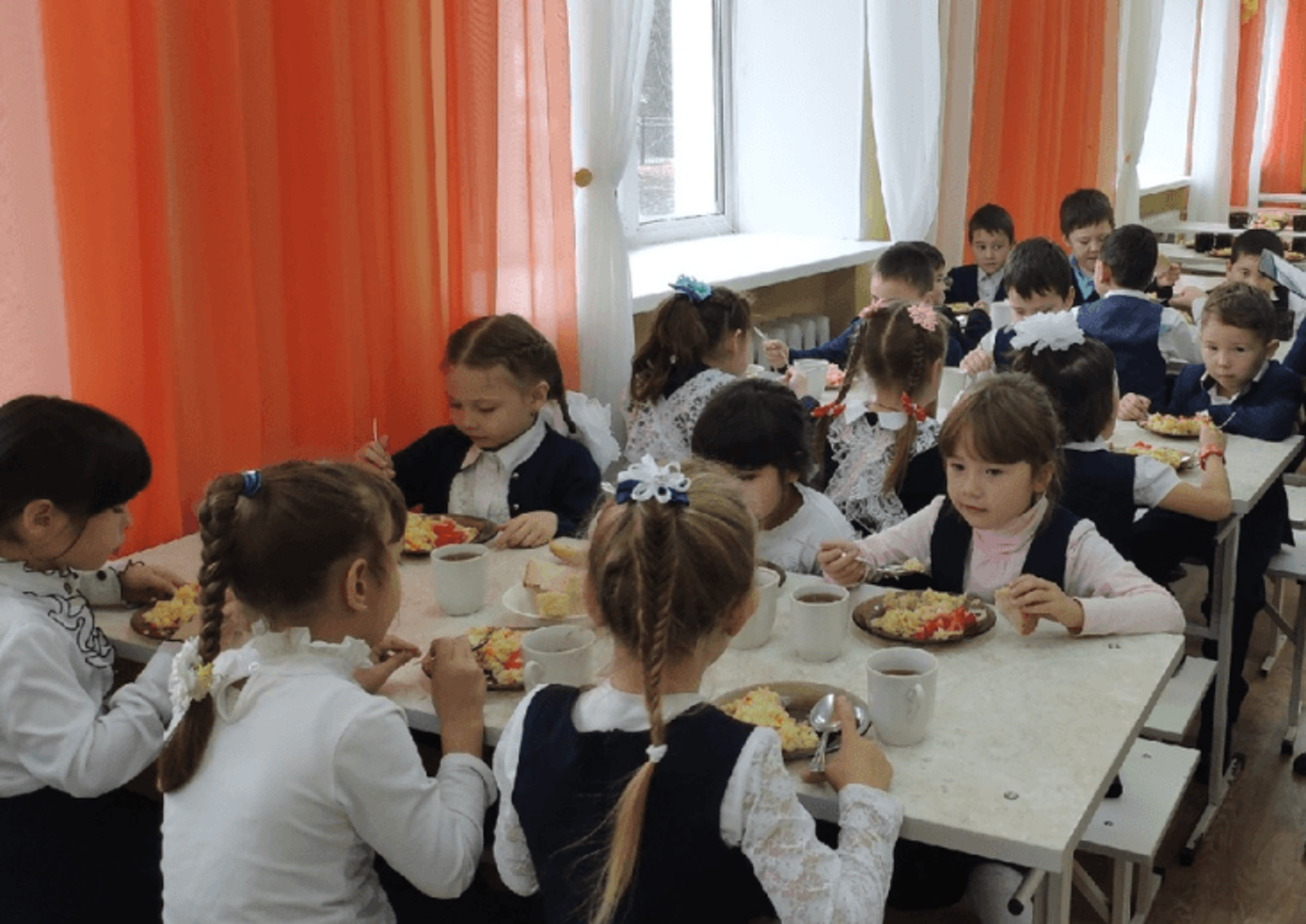 Радий Хабиров поручил проверить школьные столовые