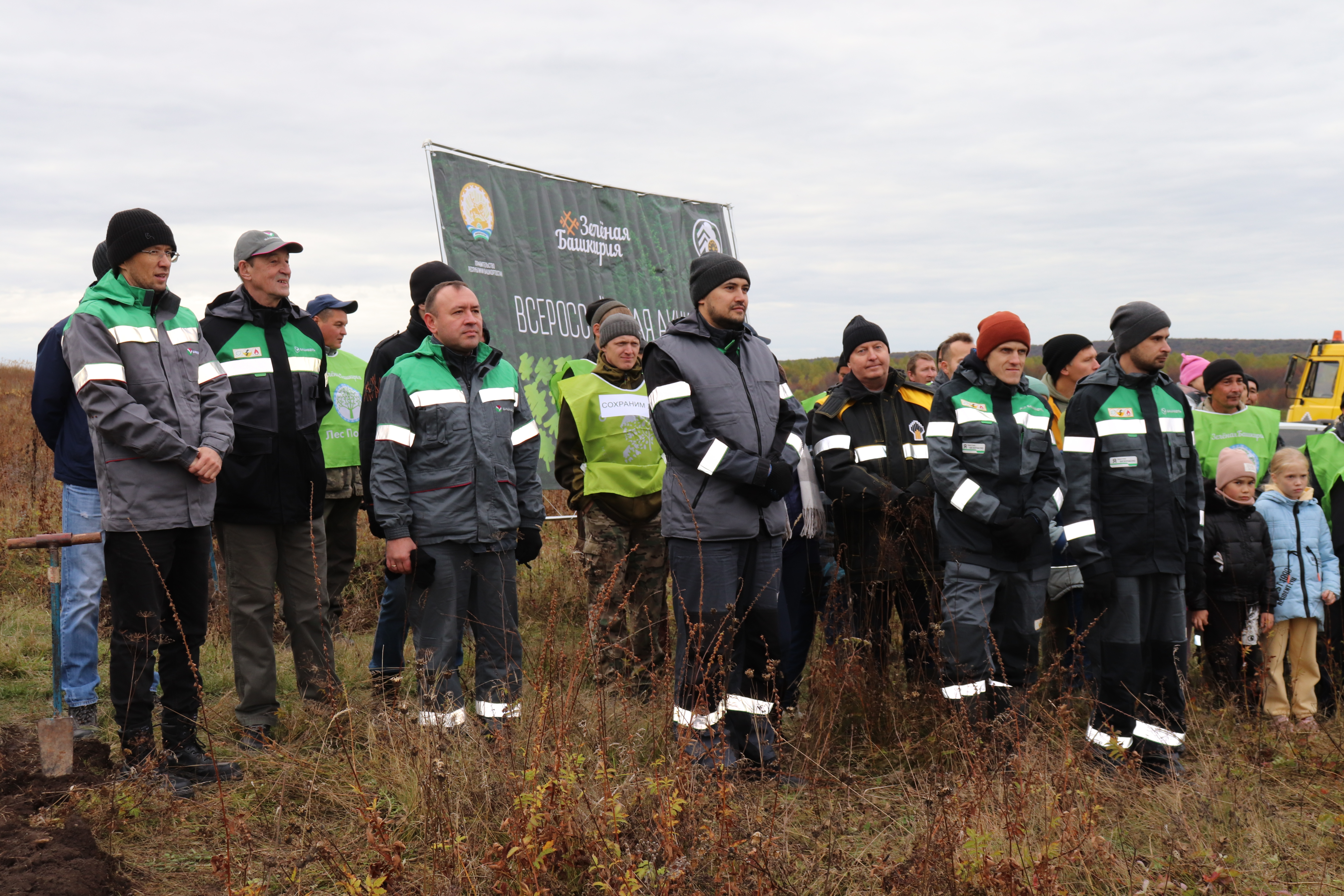 Альшеевские нефтяники приняли участие в посадке хвойных лесов