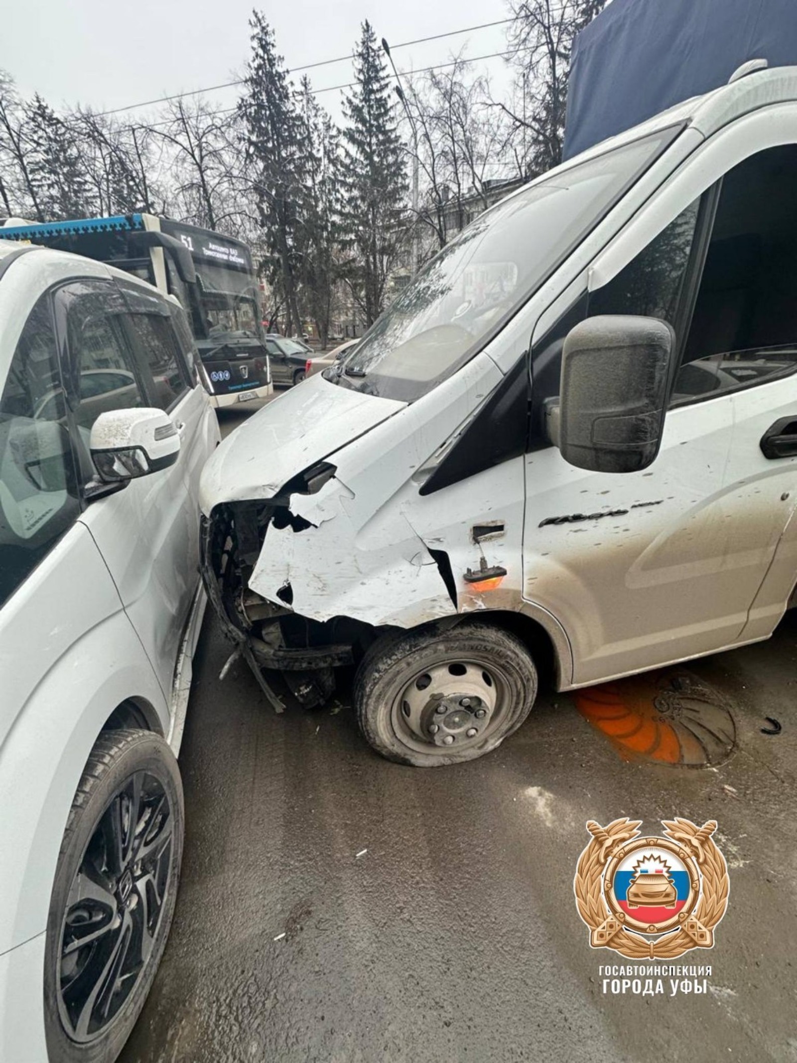 «ГАЗель» снесла 7 машин: водителю стало плохо за рулем