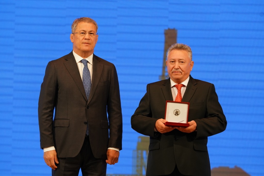 Радий Хабиров поздравил работников нефтяной и газовой промышленности Башкортостана с профессиональным праздником