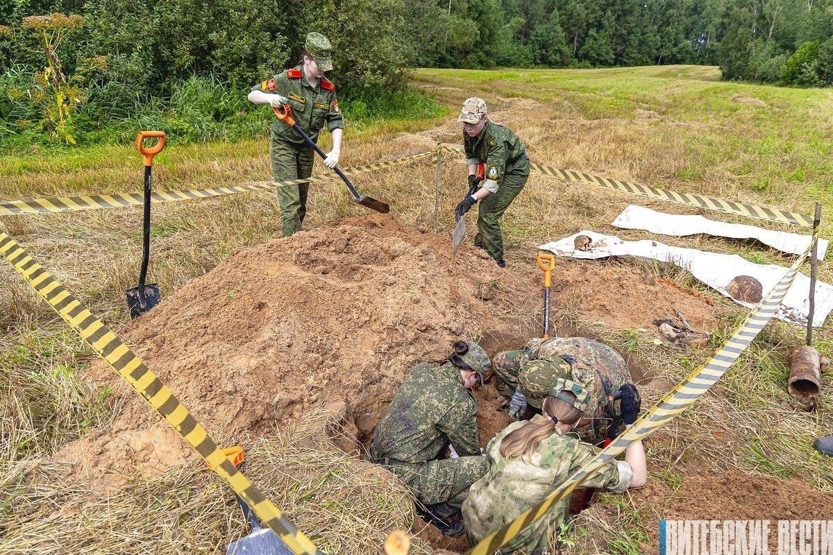 Радий Хабиров вручил внукам фронтовика найденную в Беларуси медаль