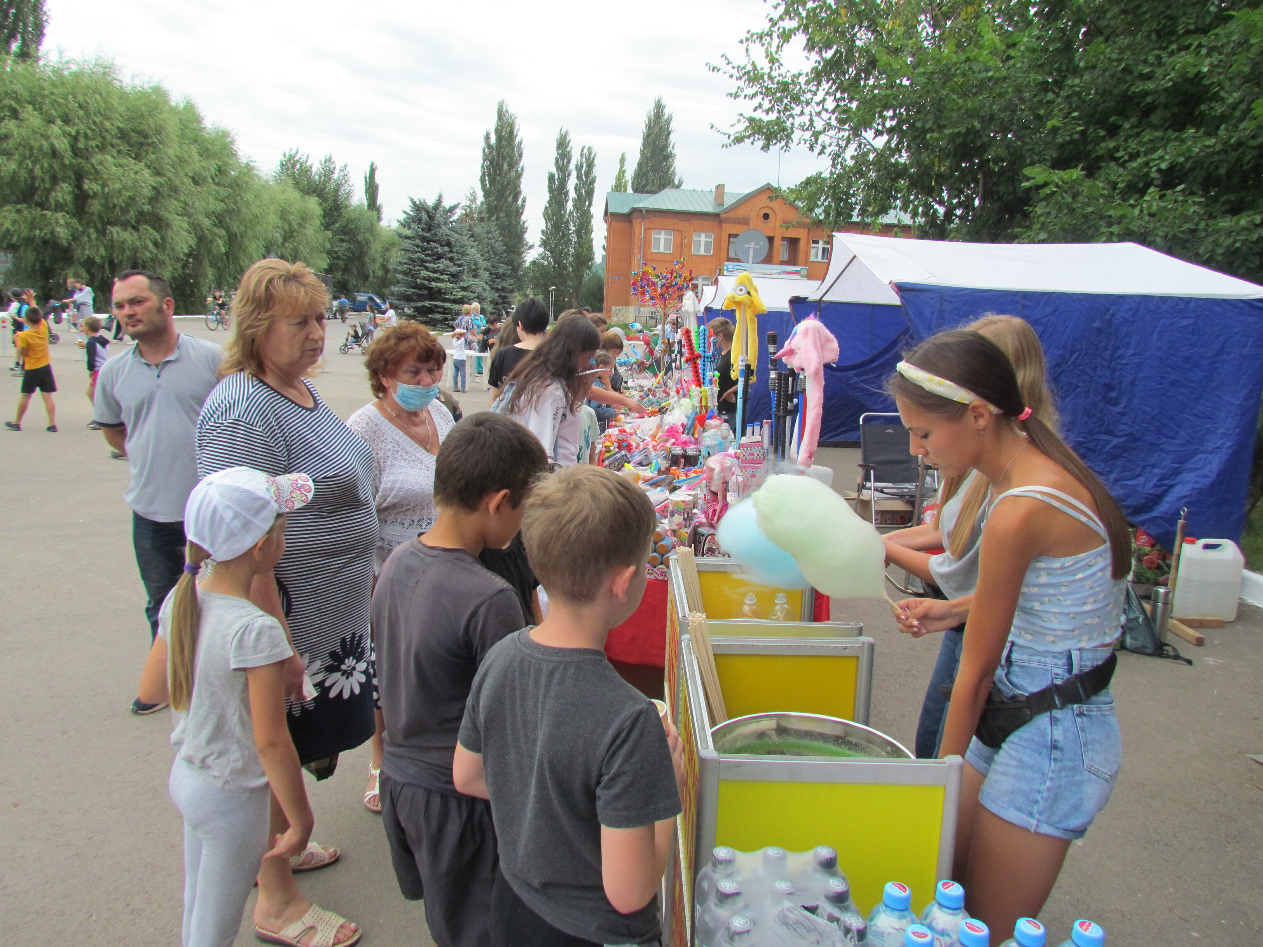 В Альшеевском районе с шумом и весельем прошла первая ярмарка «Местное, качественное, свое»