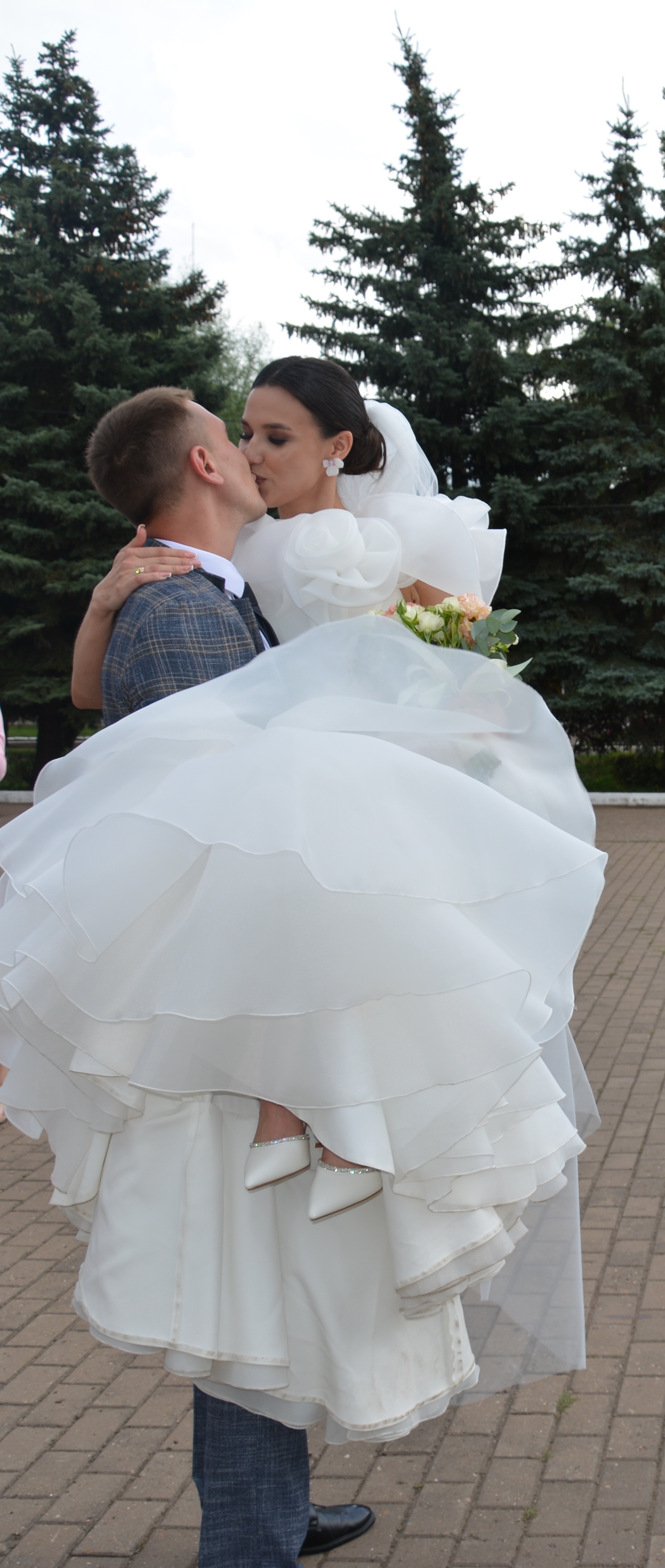 Свадебный перезвон не перестает звучать в селе Раевский