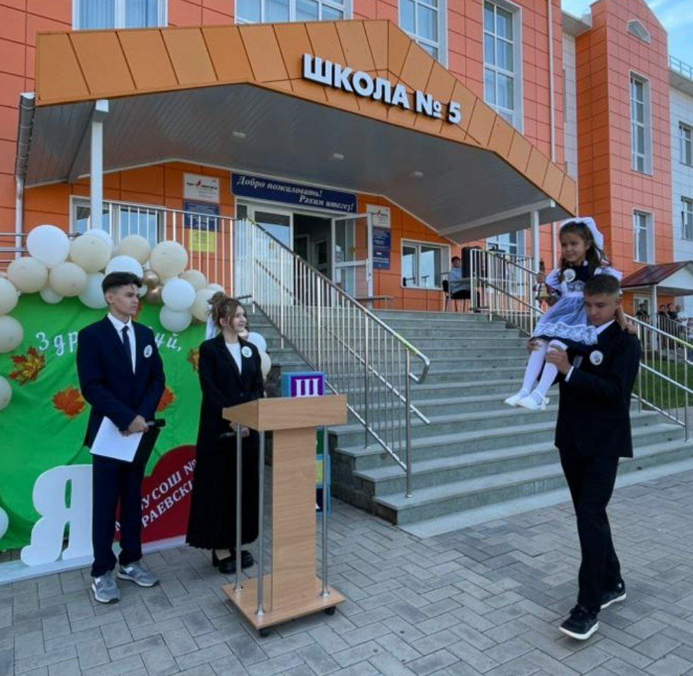 Премьер-министр Башкирии поздравил школьников и студентов с 1 сентября