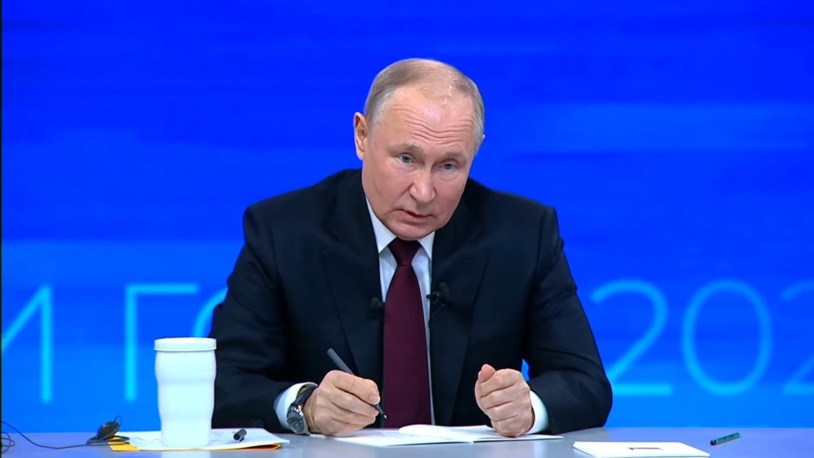 Более 100 тысяч обращений поступило на на предстоящую прямую линию с президентом