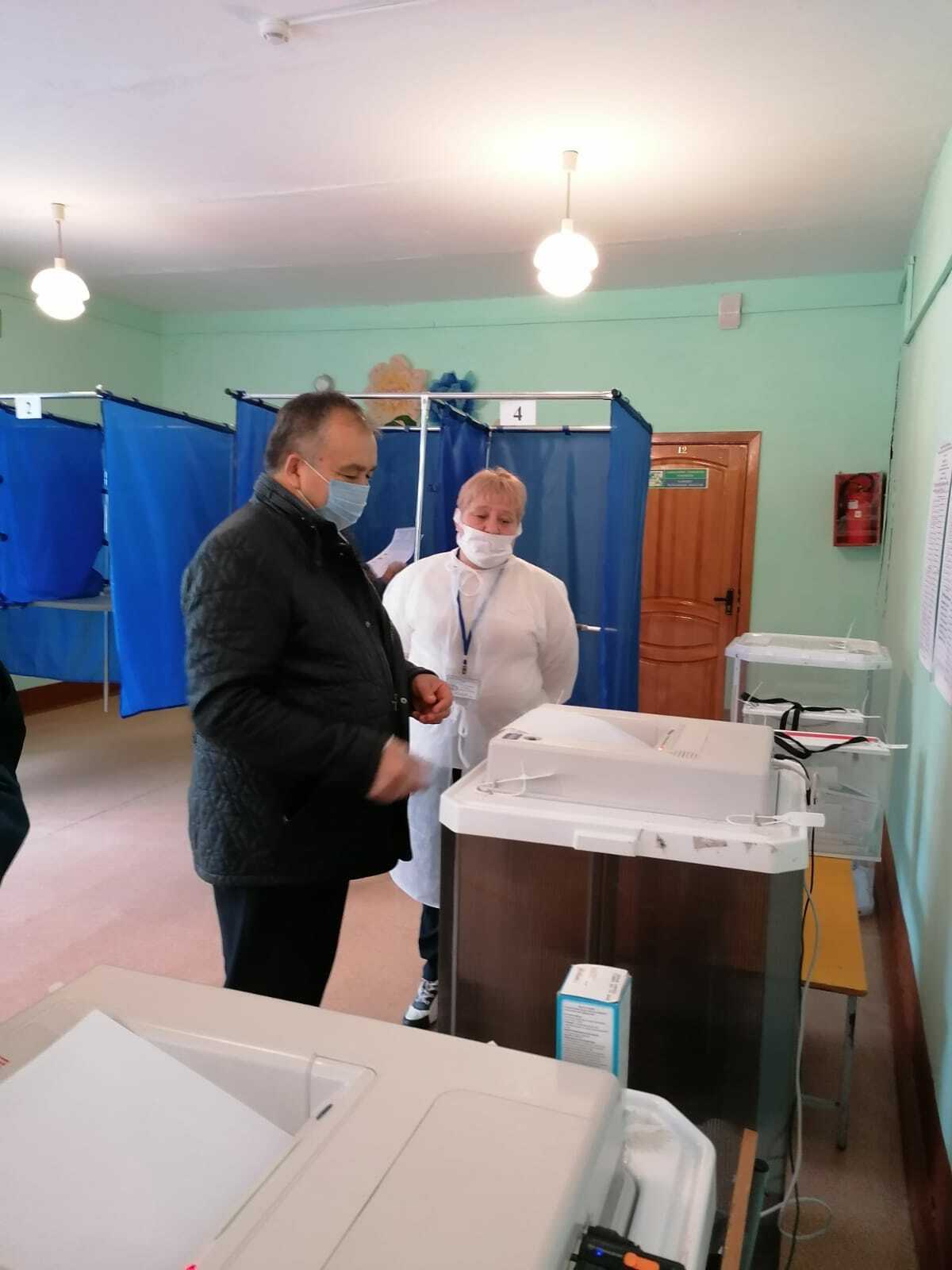 Глава администрации Альшеевского района традиционно проголосовал на своем участке