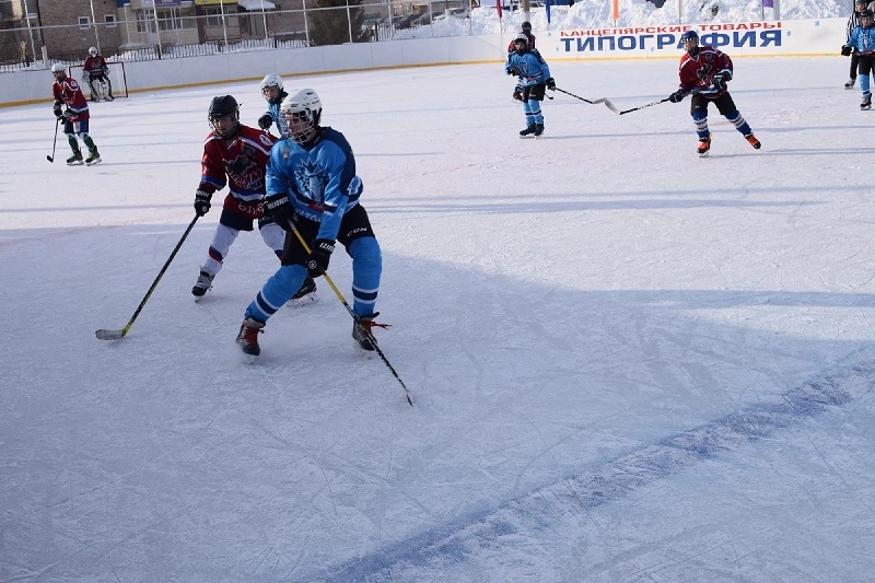 На лед вышли юные хоккеисты
