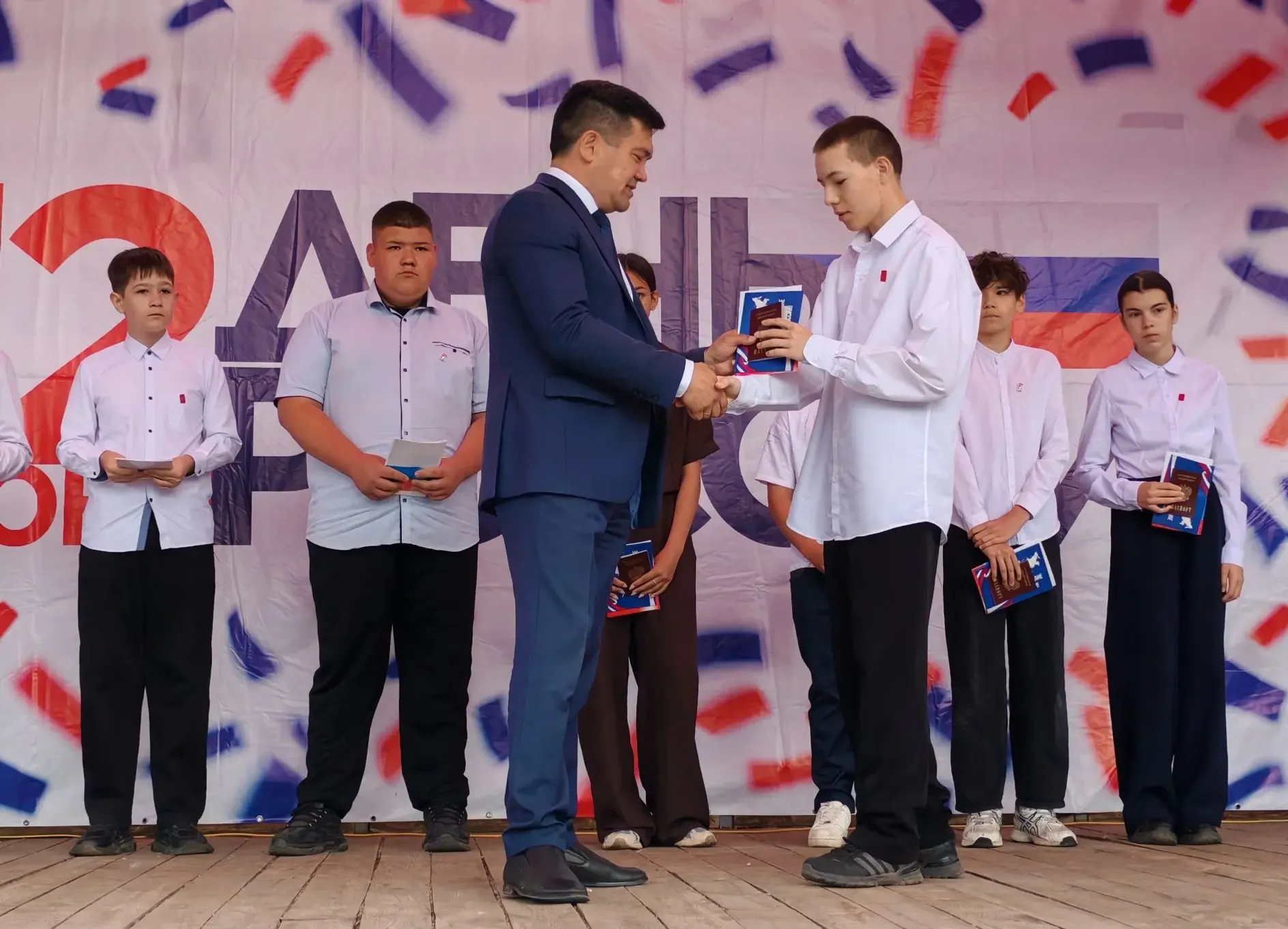 С честью нести высокое звание гражданина Российской Федерации