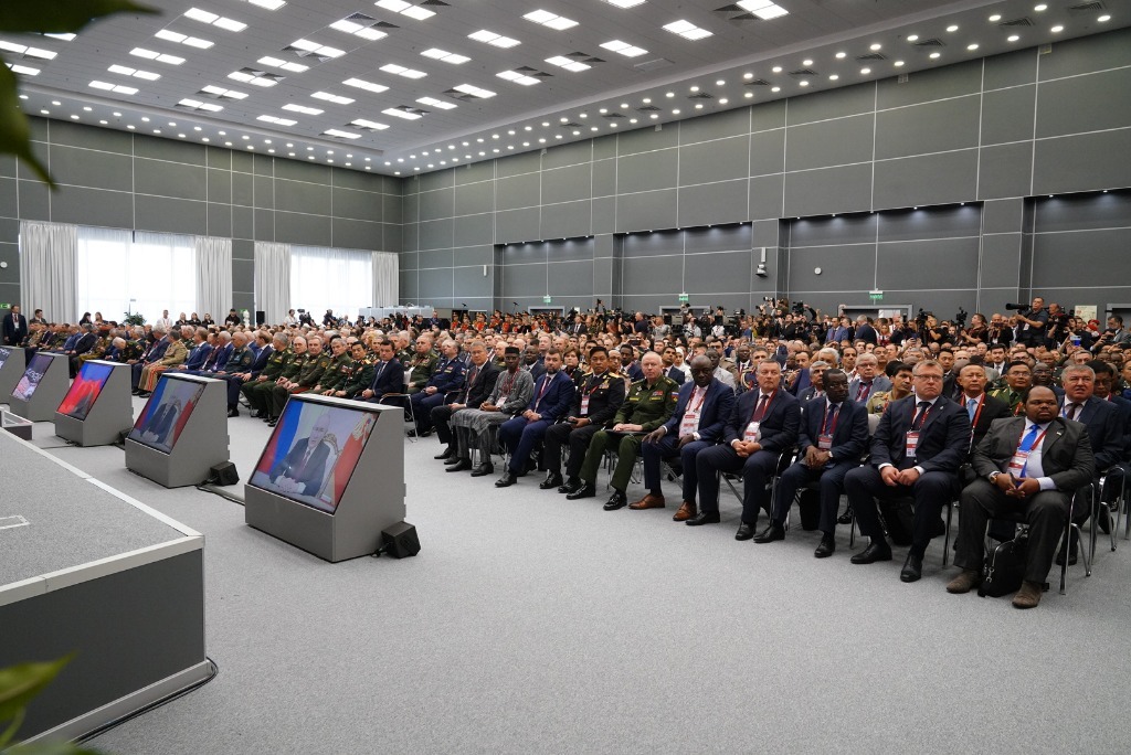 Радий Хабиров принял участие в Международном военно-техническом форуме «Армия России»