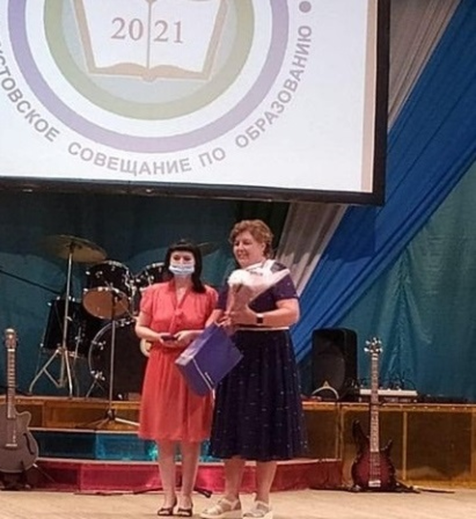 На августовском совещании альшеевских педагогов наградили специальными призами от банка Уралсиб