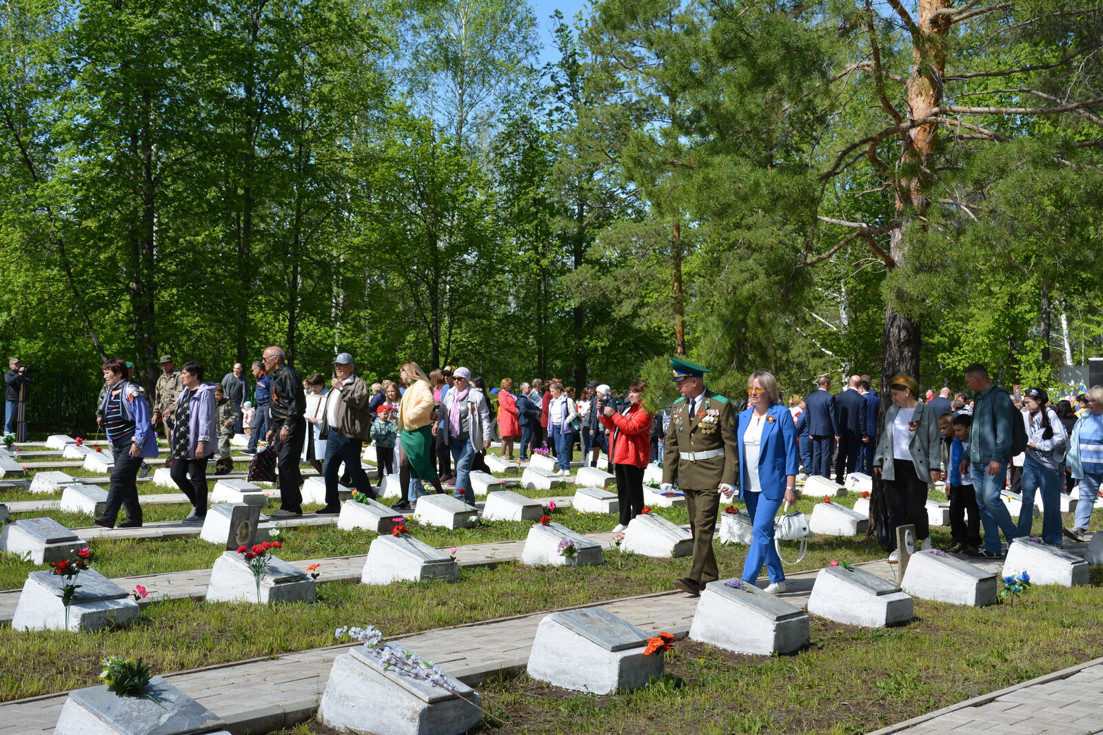 Помните, через года, через века, помните...
