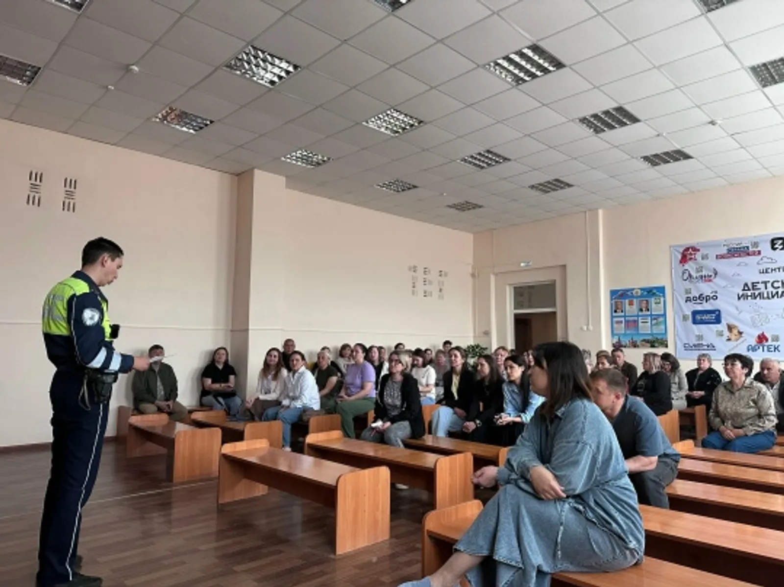 Безопасность детей на дороге обсудили с инспектором ГИБДД