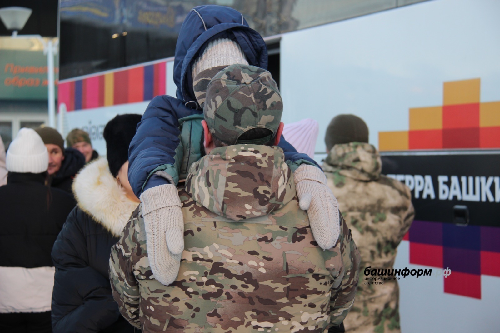 Президент России подписал закон о поддержке участников СВО с детьми