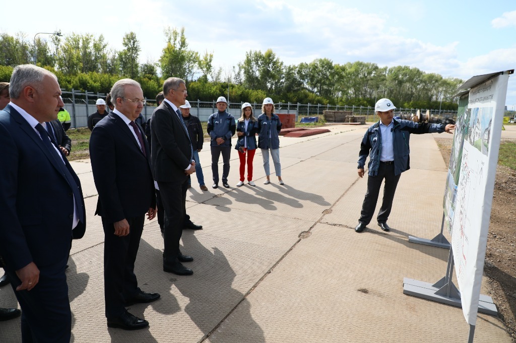 Радий Хабиров посетил стройплощадки инновационных предприятий резидентов ОЭЗ «Алга»