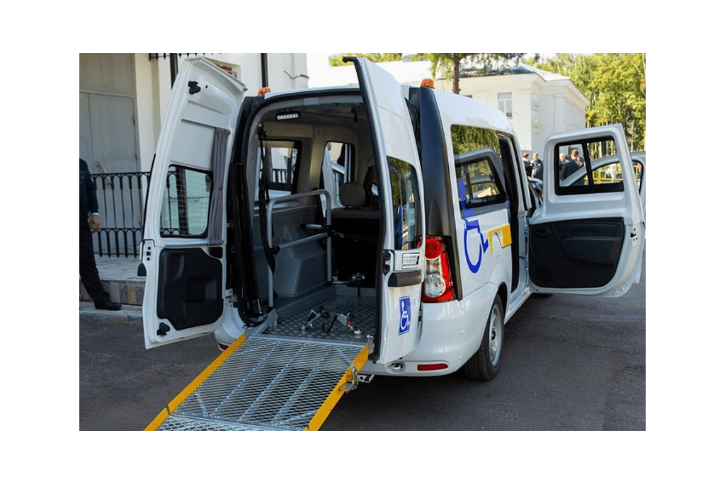 Новая Lada Largus  для перевозки инвалидов-колясочников появилась в Караидельской ЦРБ