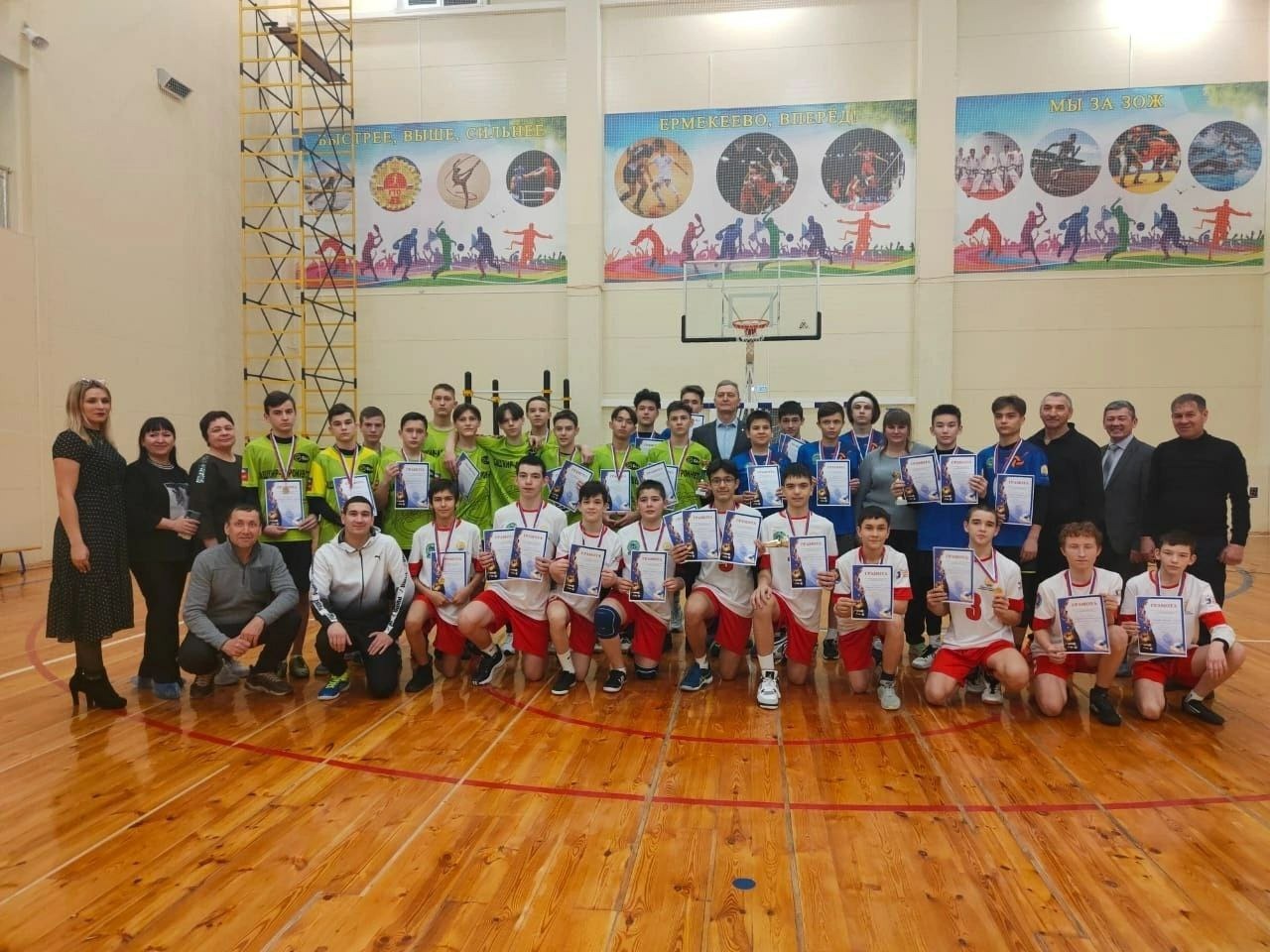 Стали победителями и призерами зональных соревнований XXV спартакиады школьников по волейболу