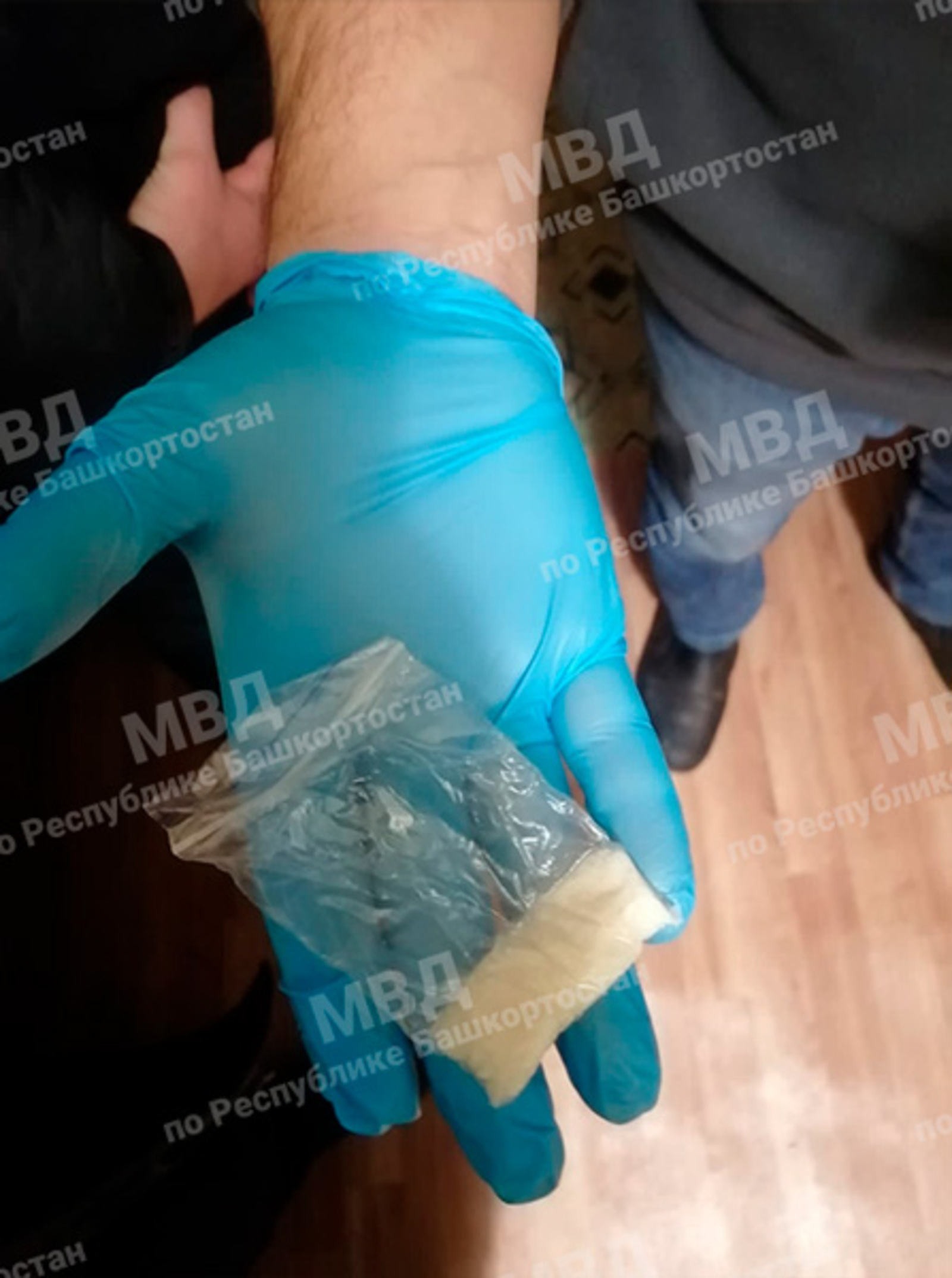 Полицейские Альшеевского района пресекли сбыт крупной партии наркотических средств