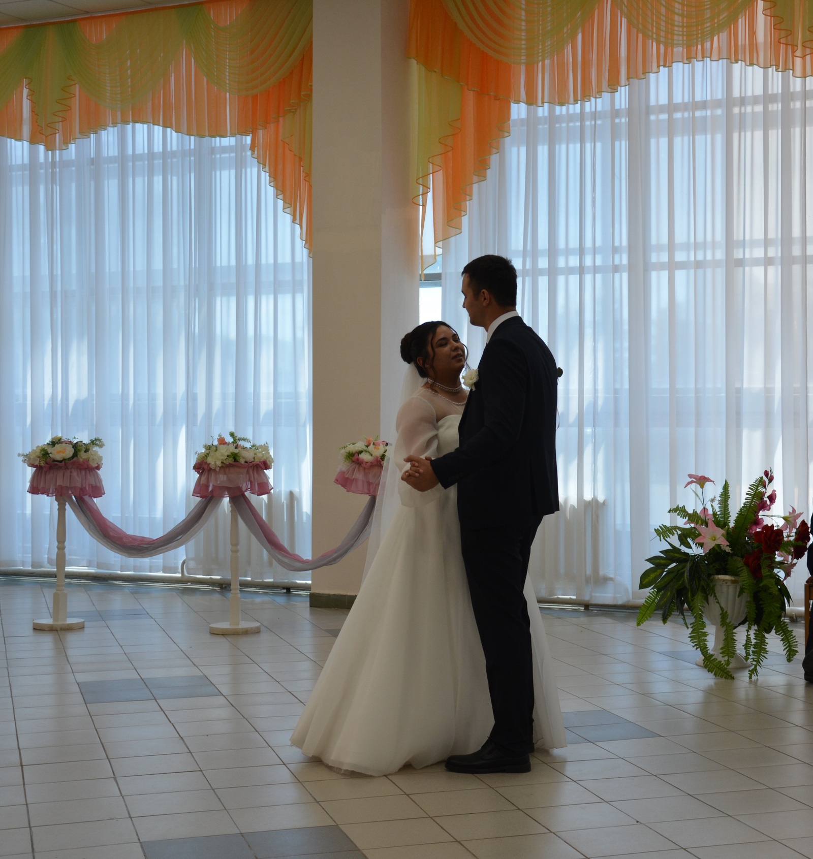 Лето пора свадебных торжеств