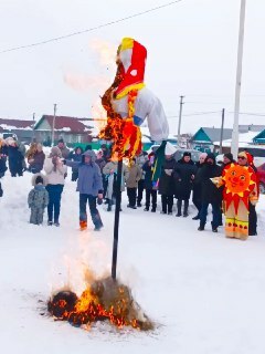 С зимой простились - весне поклонились!