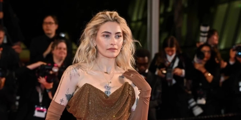 Дочь Майкла Джексона летит в Москву