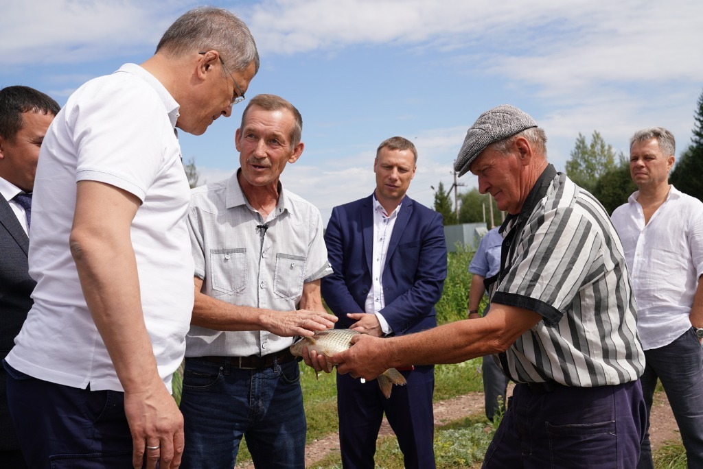 Радий Хабиров пригласил на «Инвестчас» главу рыбоводческого хозяйства Фаниса Зубаирова из Ишимбайского района