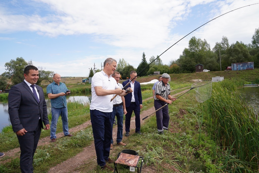 Радий Хабиров пригласил на «Инвестчас» главу рыбоводческого хозяйства Фаниса Зубаирова из Ишимбайского района