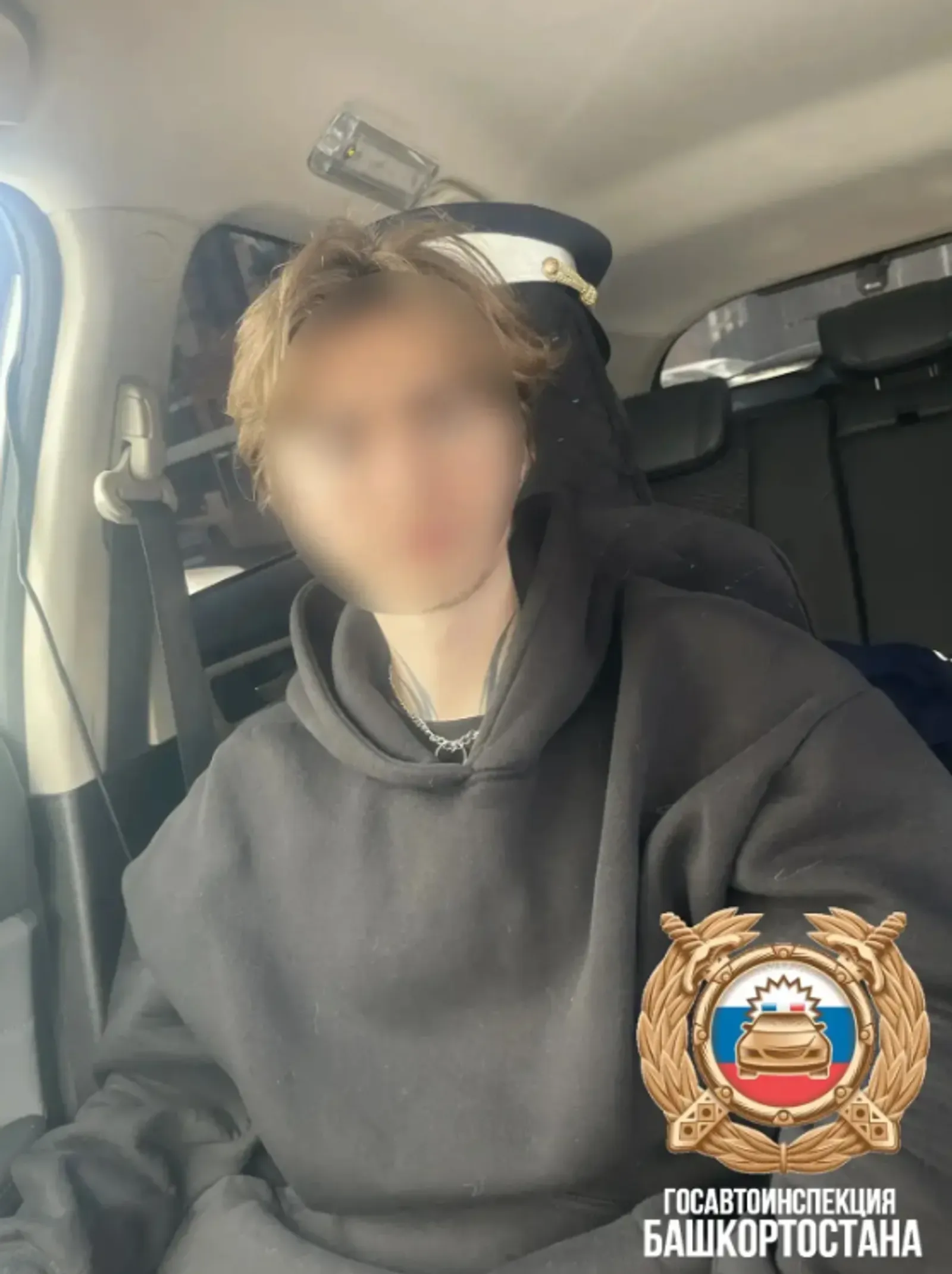 В Уфе водитель «Мицубиси Лансер» перевозил пассажиров вне салона