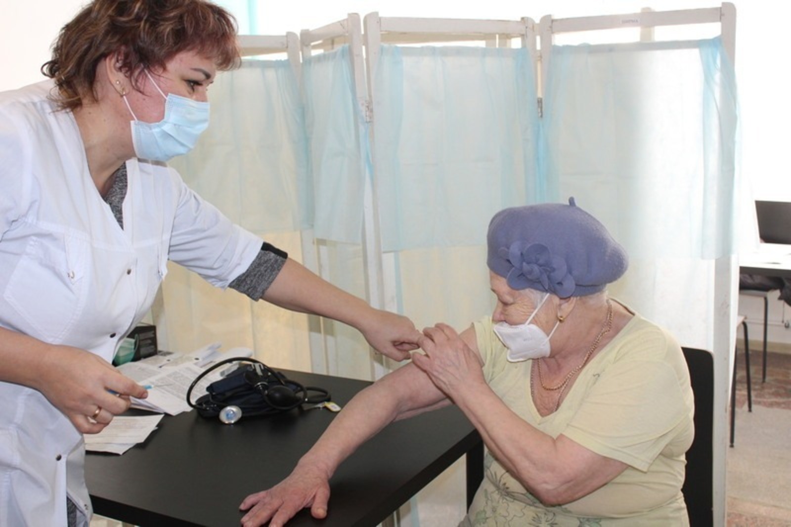 В Башкирии активно вакцинируются пожилые
