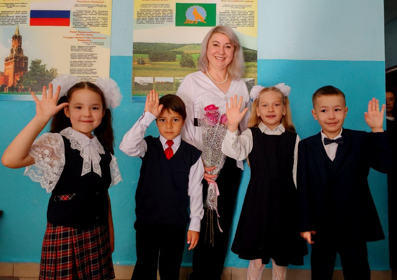 Премьер-министр Башкирии поздравил школьников и студентов с 1 сентября