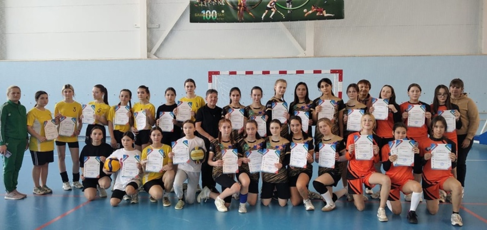 В селе Раевский прошёл муниципальный этап соревнований по волейболу среди девушек