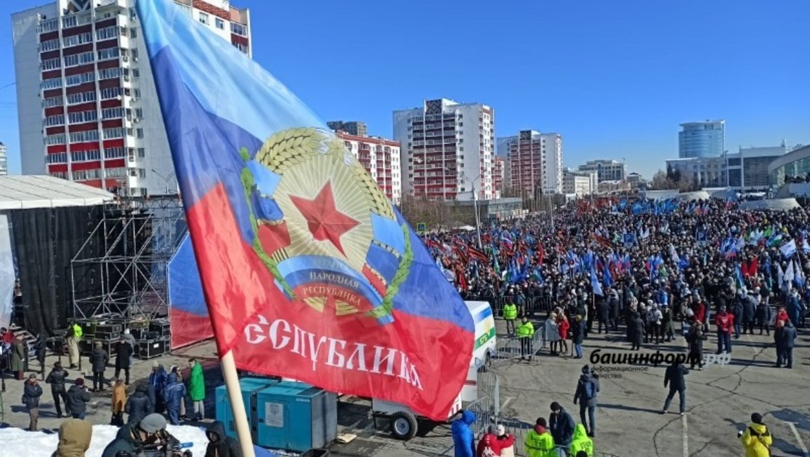 В Уфе на митинге-концерте "Своих не бросаем!" выступили духовные лидеры Башкирии