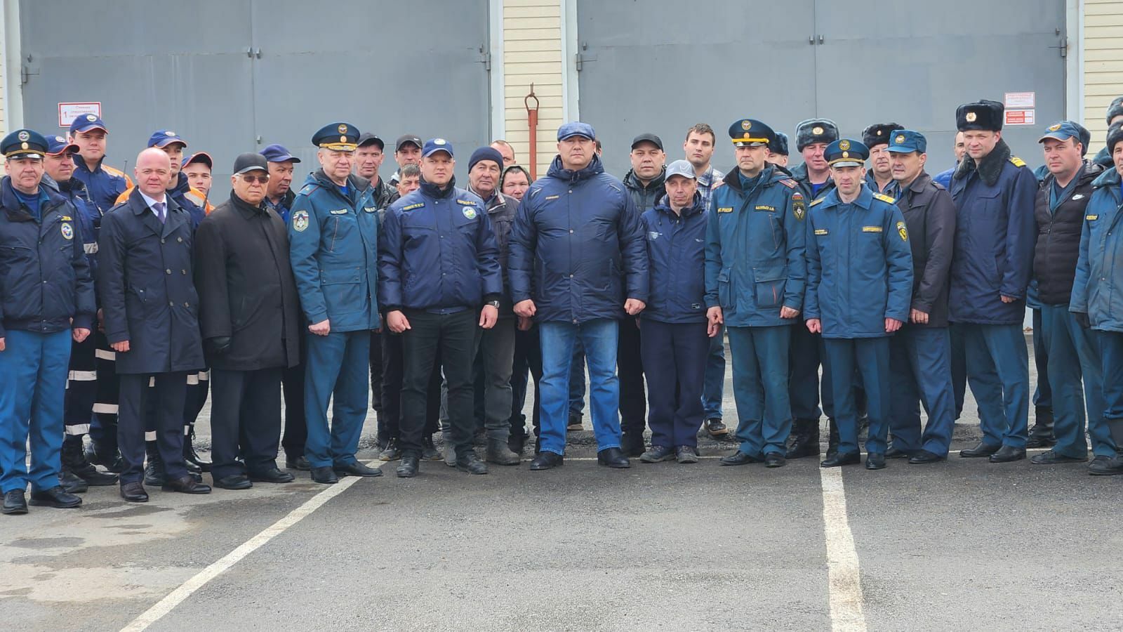 Башкирия направила в Оренбуржье отряд спасателей и технику