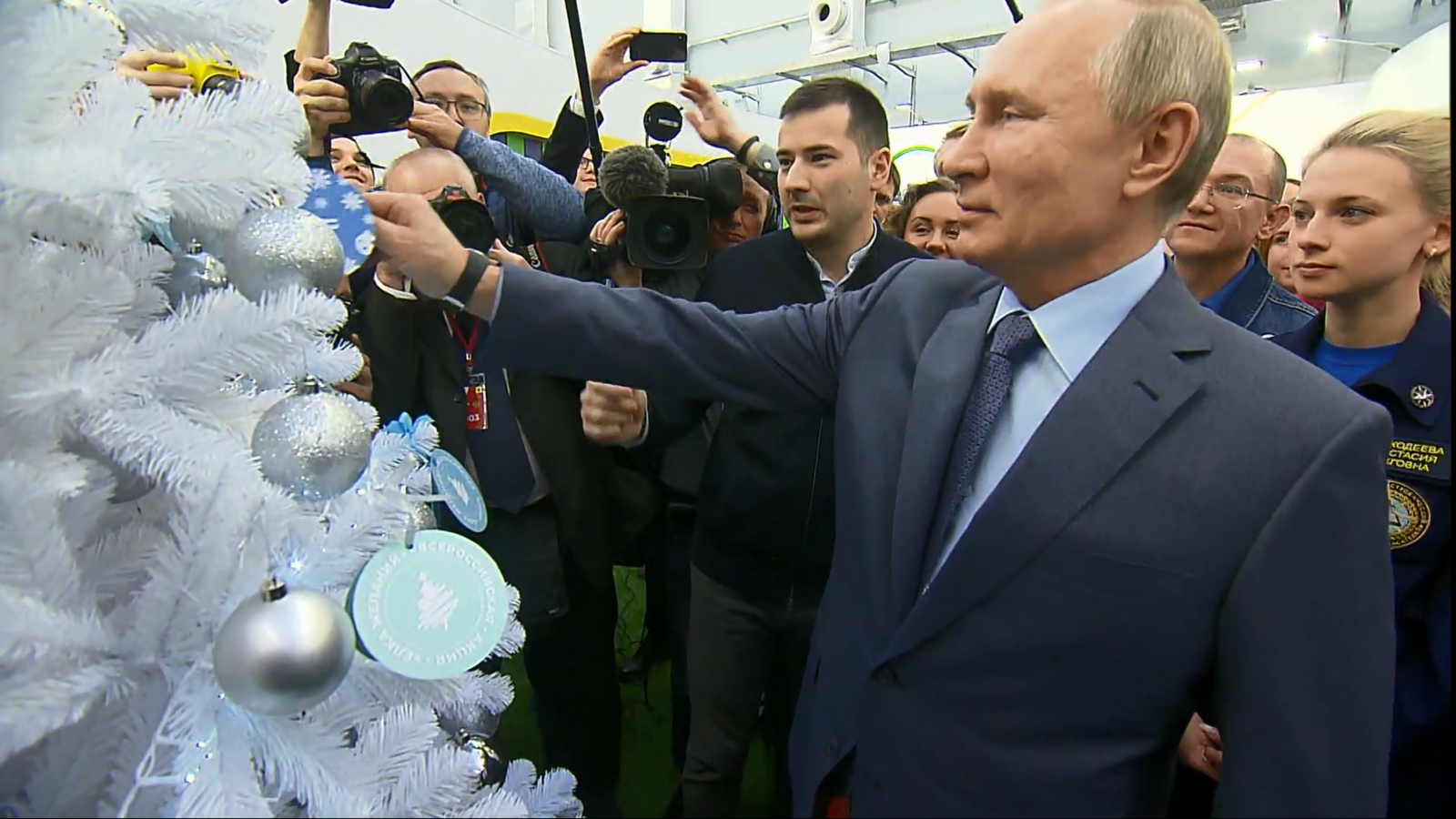 В акции "Елка желаний" Владимир Путин  исполнил мечту пятилетнего мальчика из Бурятии