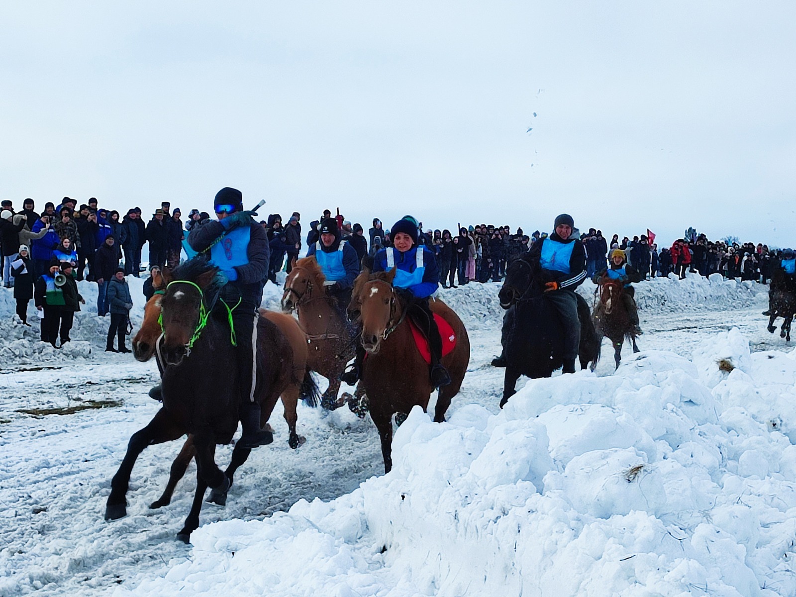 В Альшеевском районе прошли захватывающие зимние конноспортивные скачки