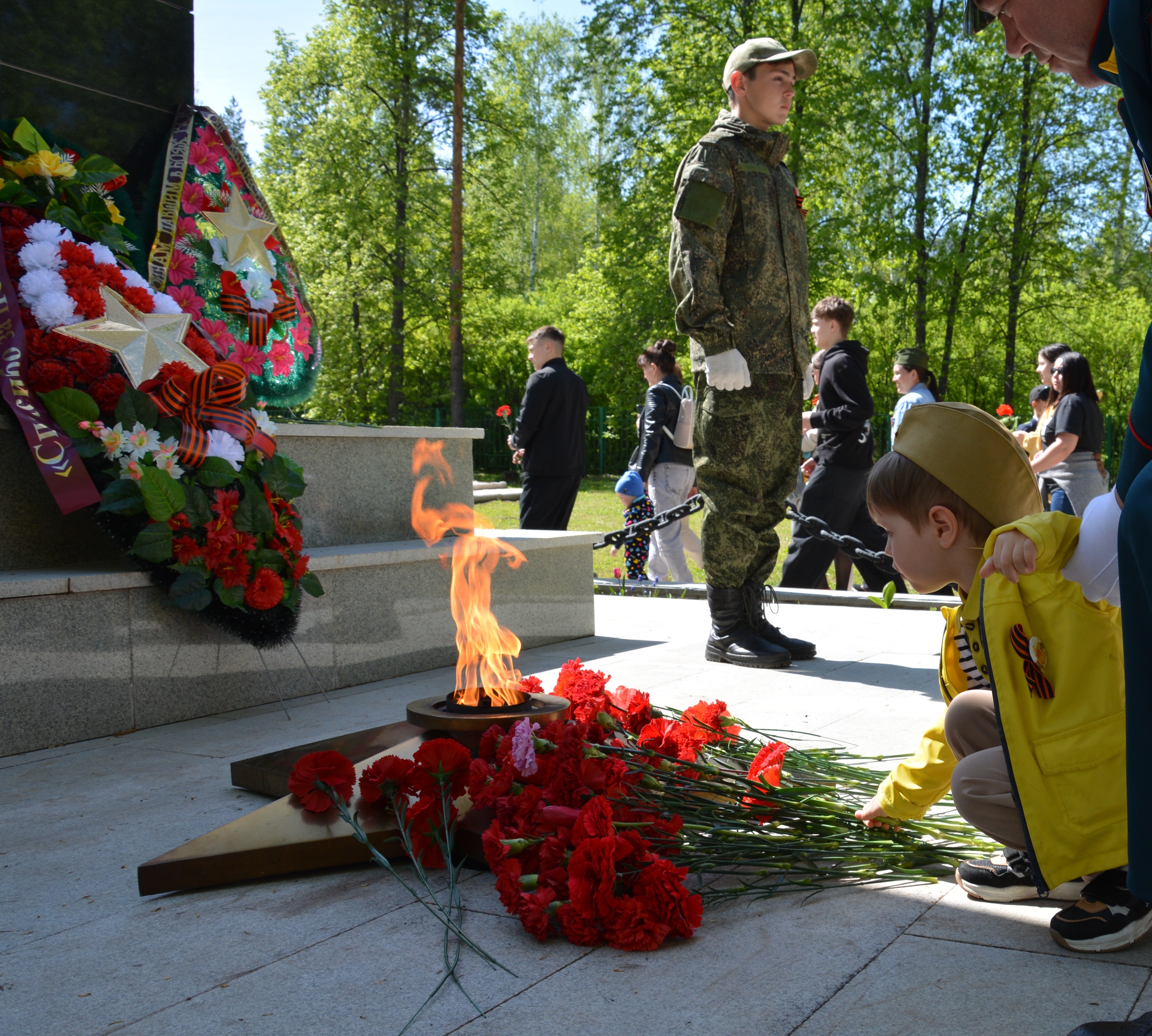 Помните, через года, через века, помните...