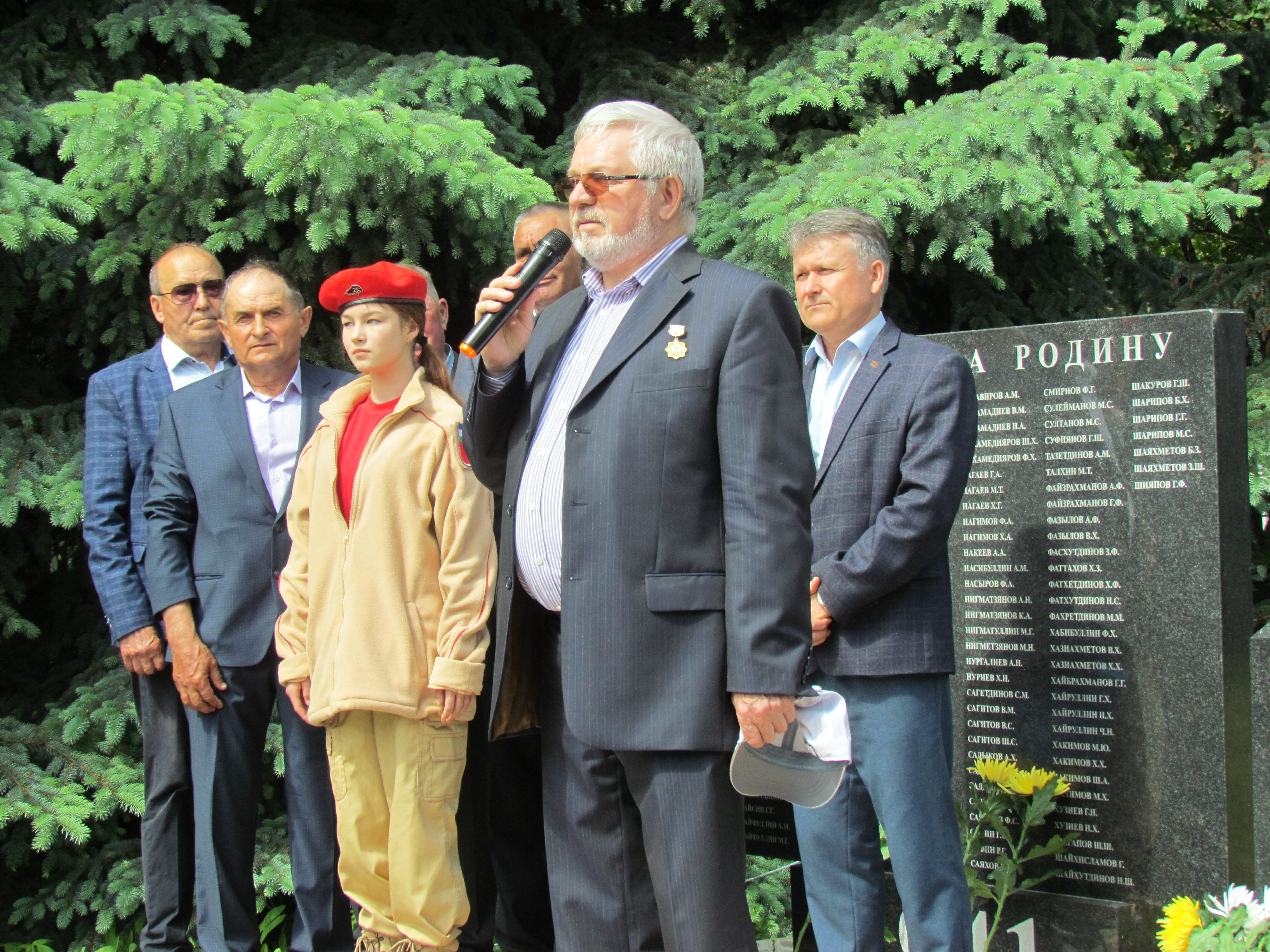 В селе Нижнее Аврюзово состоялось торжественное открытие памятника