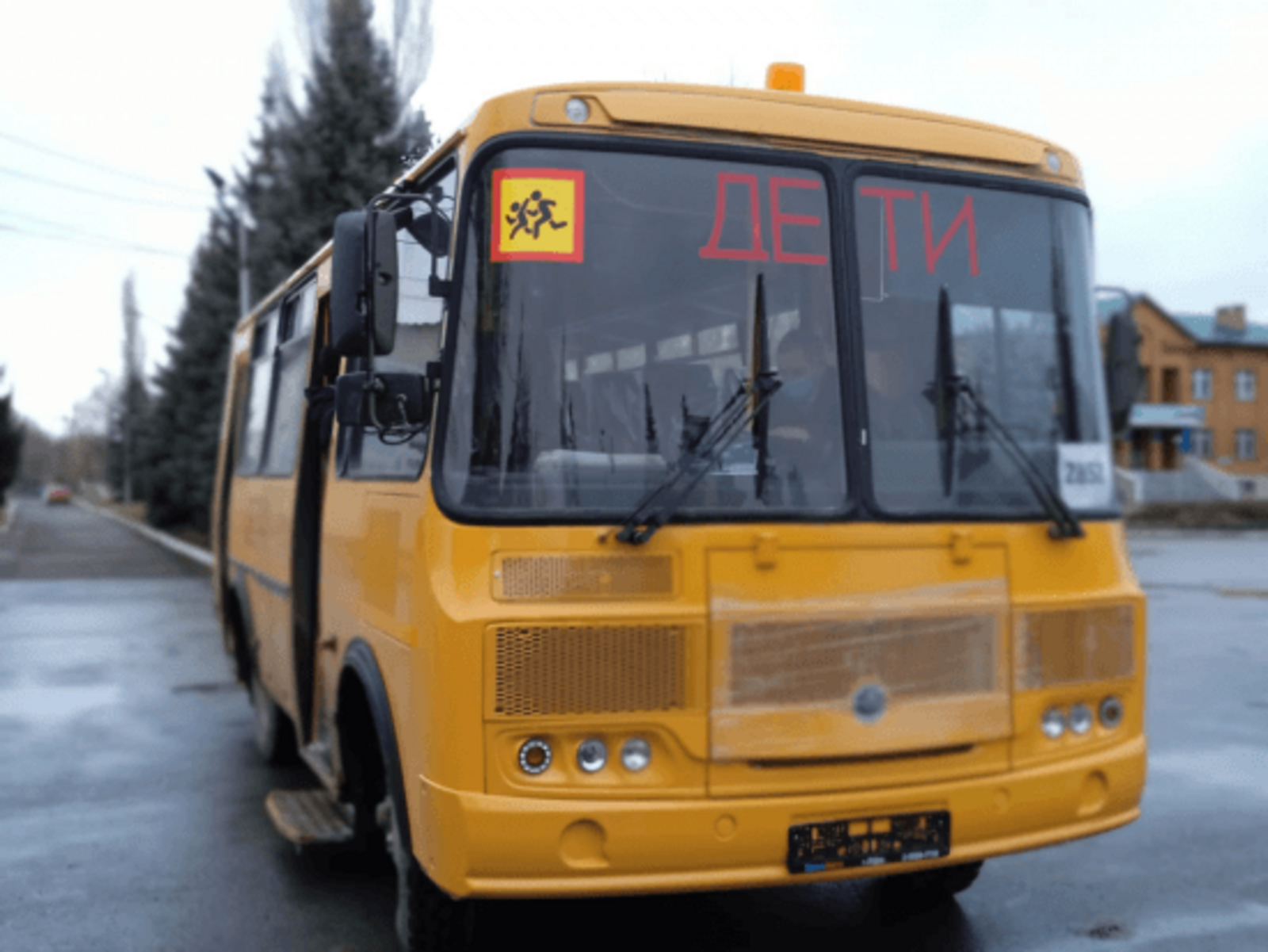 Новый школьный автобус получила еще одна школа района