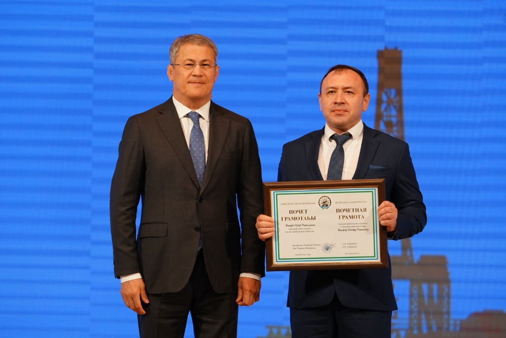 Радий Хабиров поздравил работников нефтяной и газовой промышленности Башкортостана с профессиональным праздником