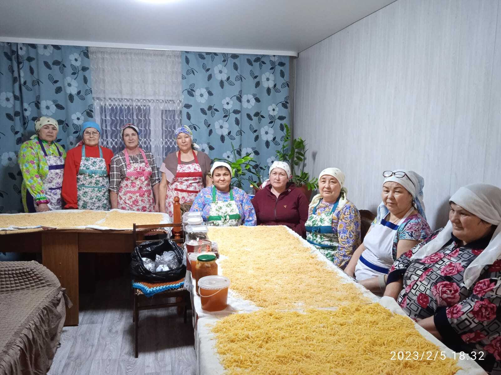 Жительницы Альшеевского района приготовили для бойцов СВО домашнюю лапшу